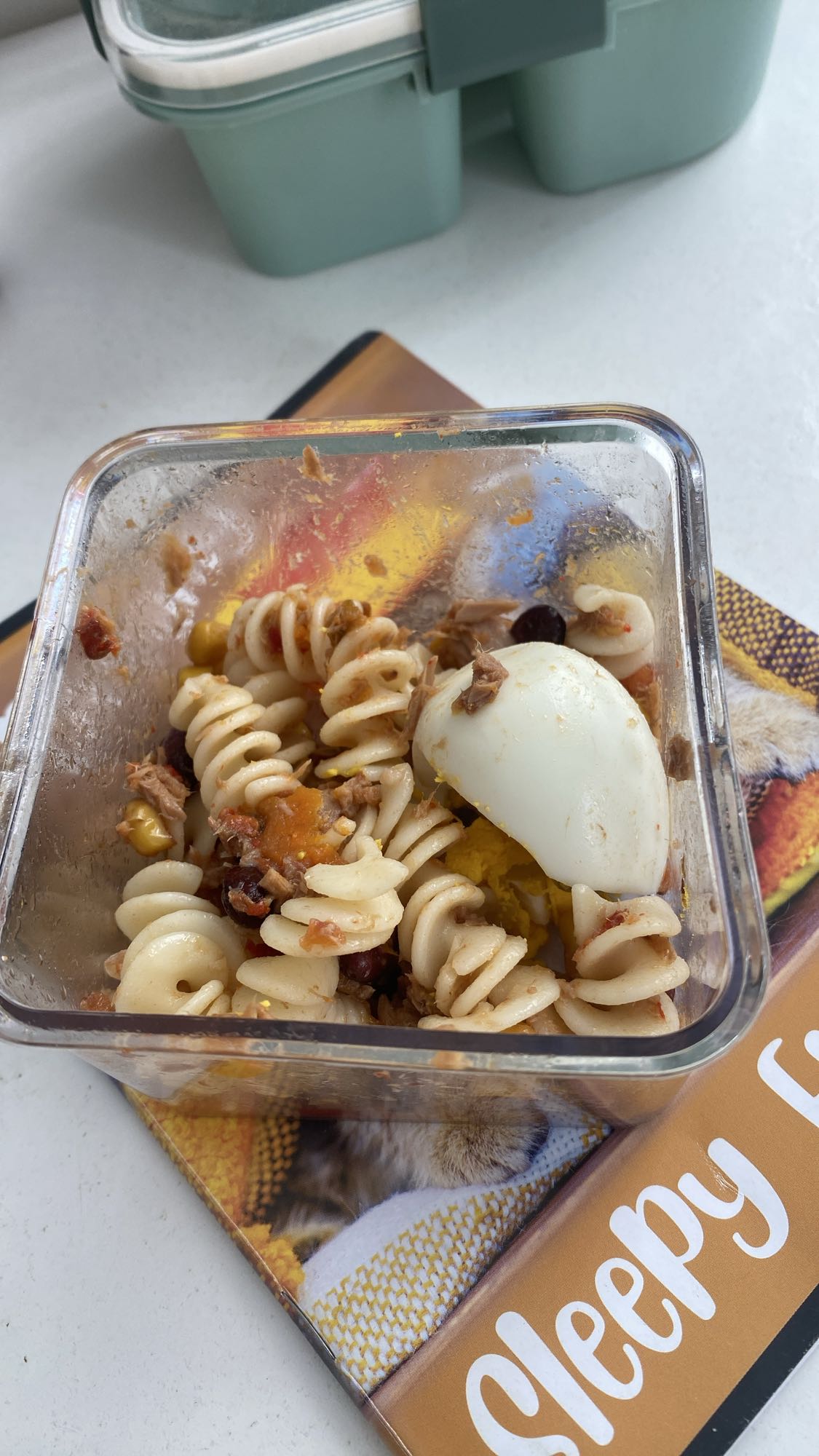 Salată de paste cu ton și ou