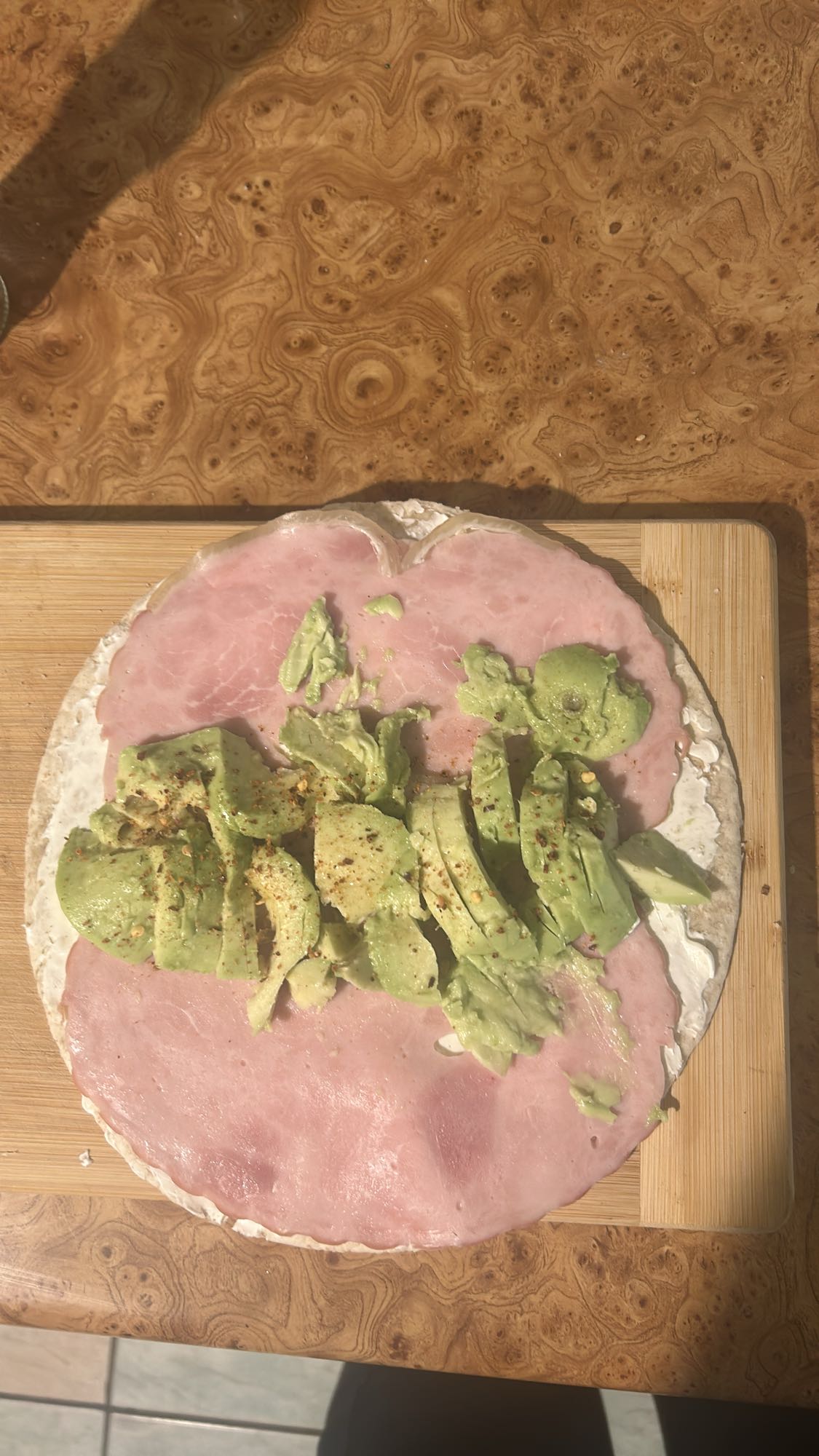 Wrap cu șuncă și avocado