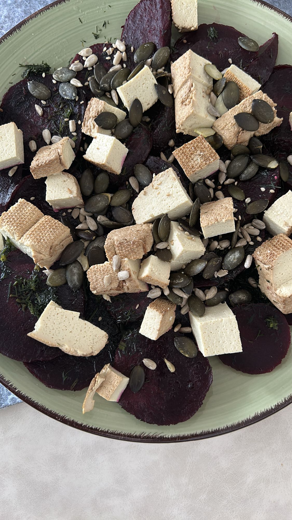 Ensalada de remolacha y tofu