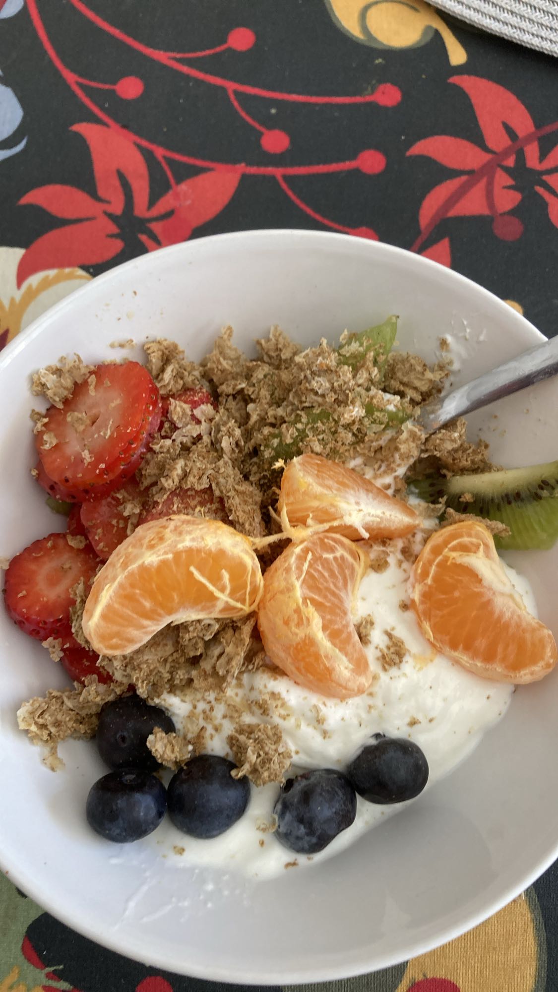 Yoghurt med frukt & flingor