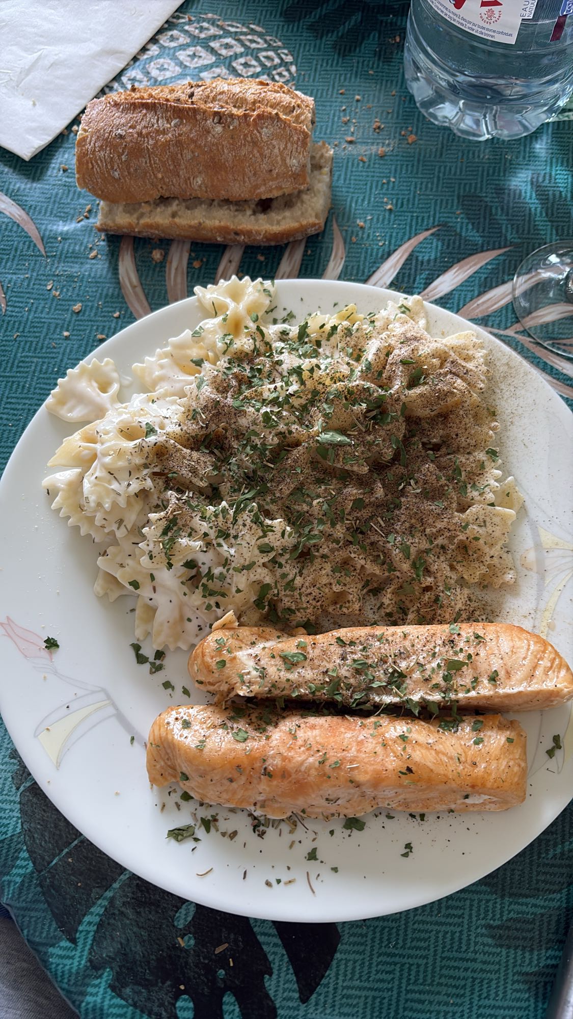Pâtes au saumon et pain