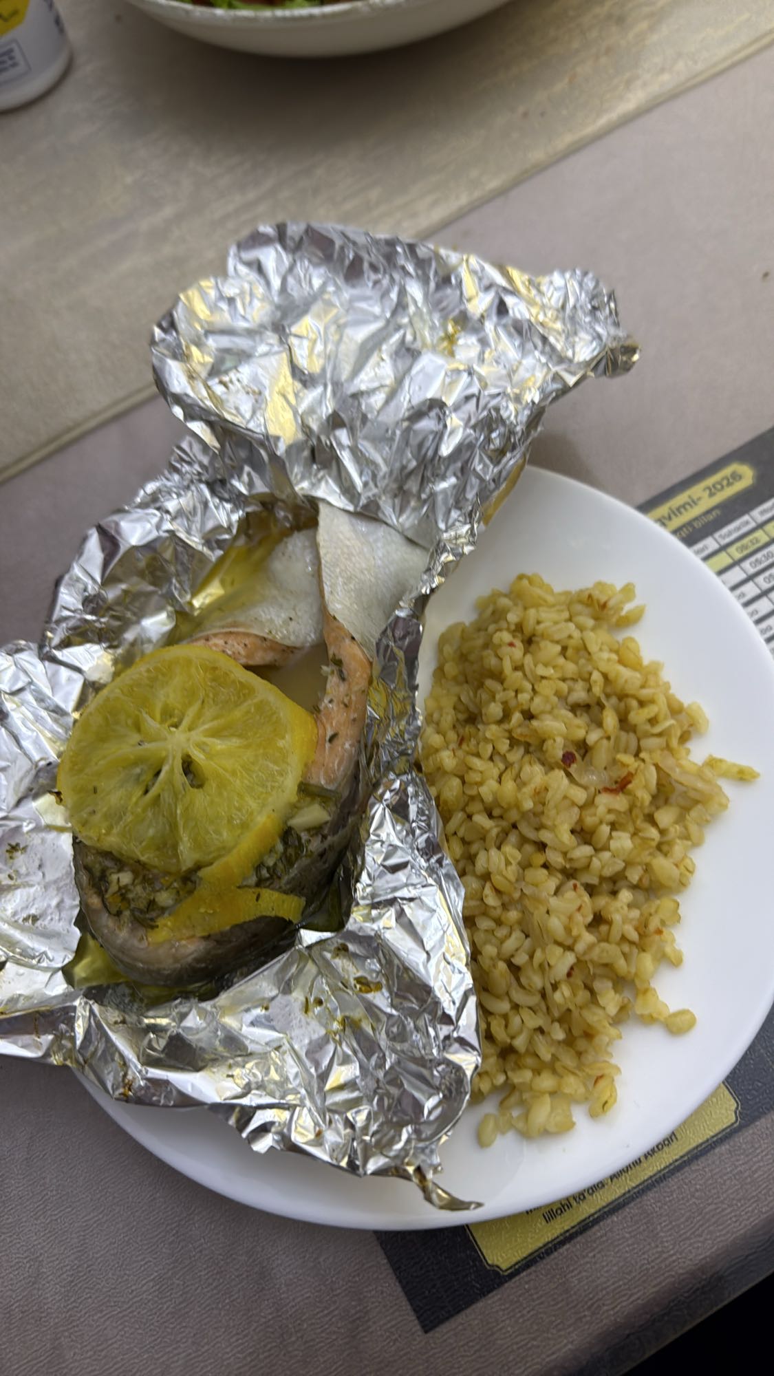 Лосось с лимоном и булгуром