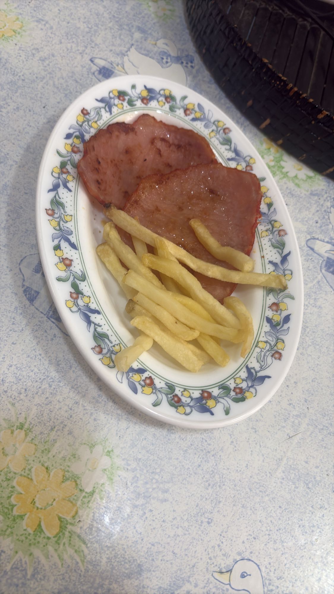 Papas fritas y jamón