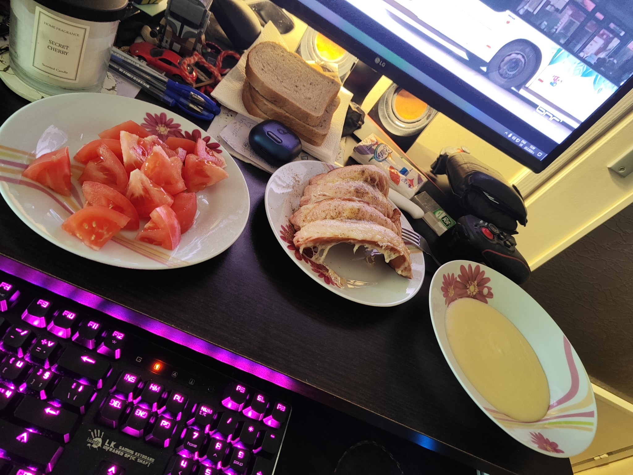 Tomato, Sandwich, Soup Plate