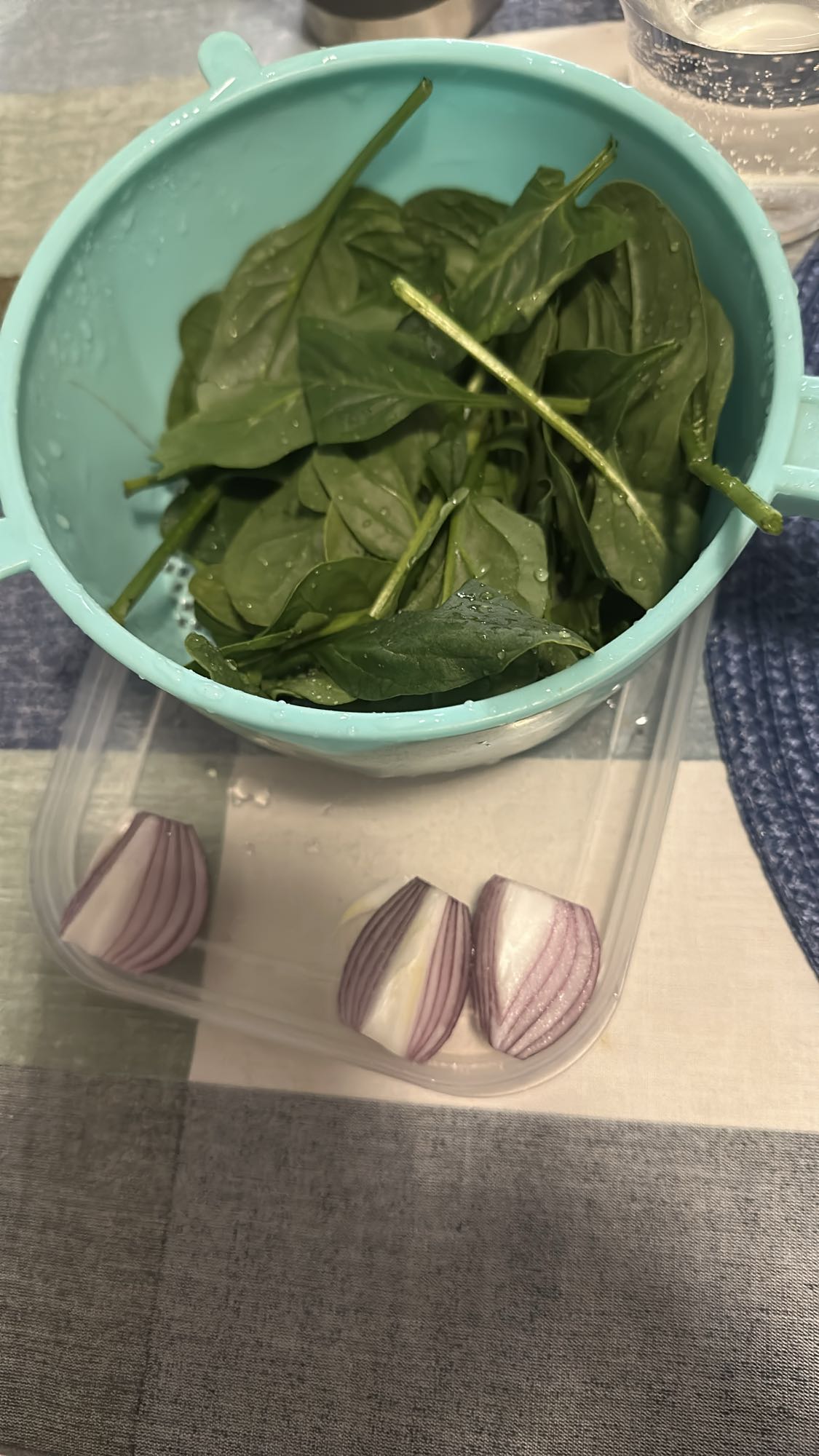 Spenat och rödlökssallad