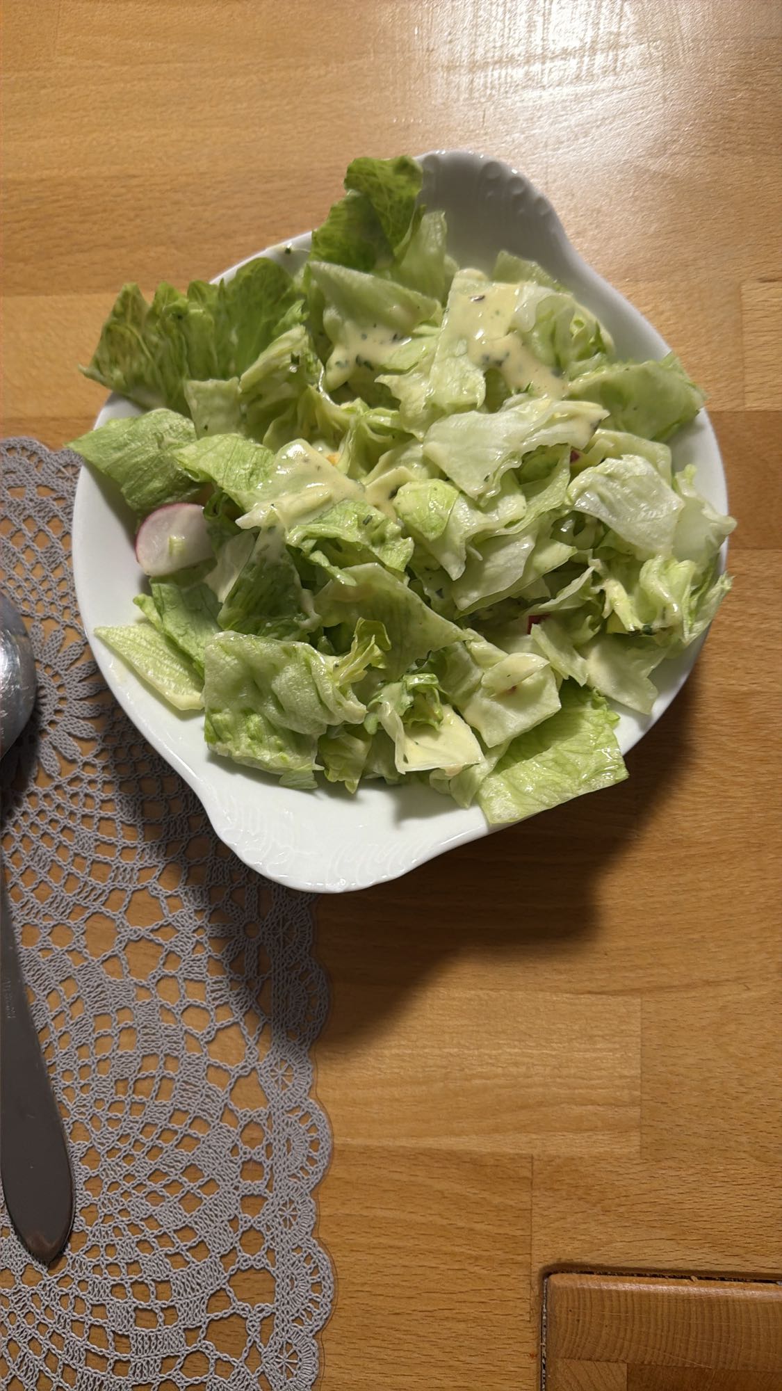 Grüner Salat mit Dressing