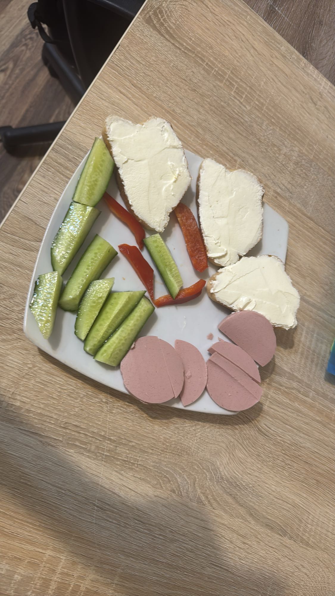 Mic dejun cu legume și pâine