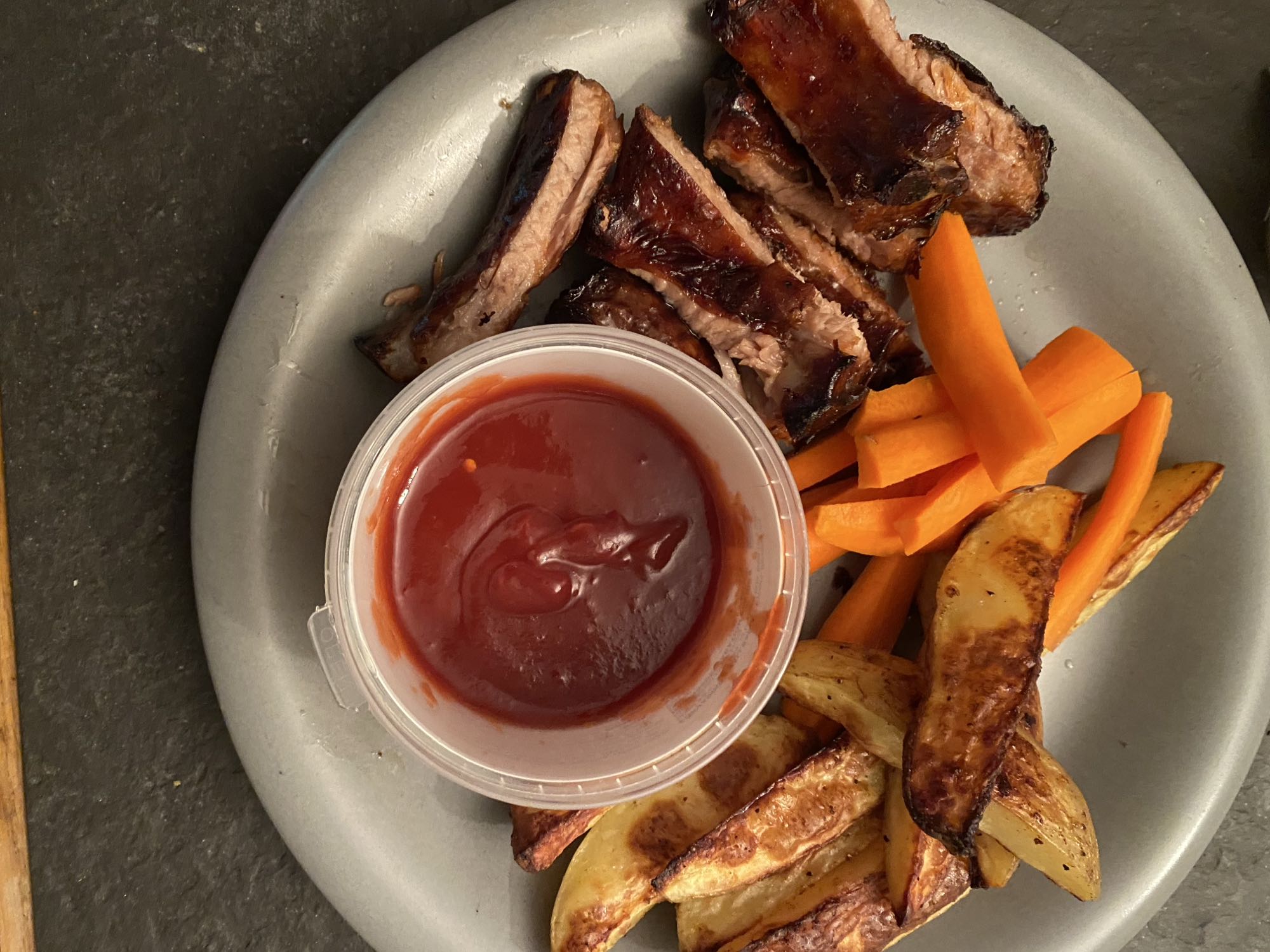 Revbensspjäll med pommes