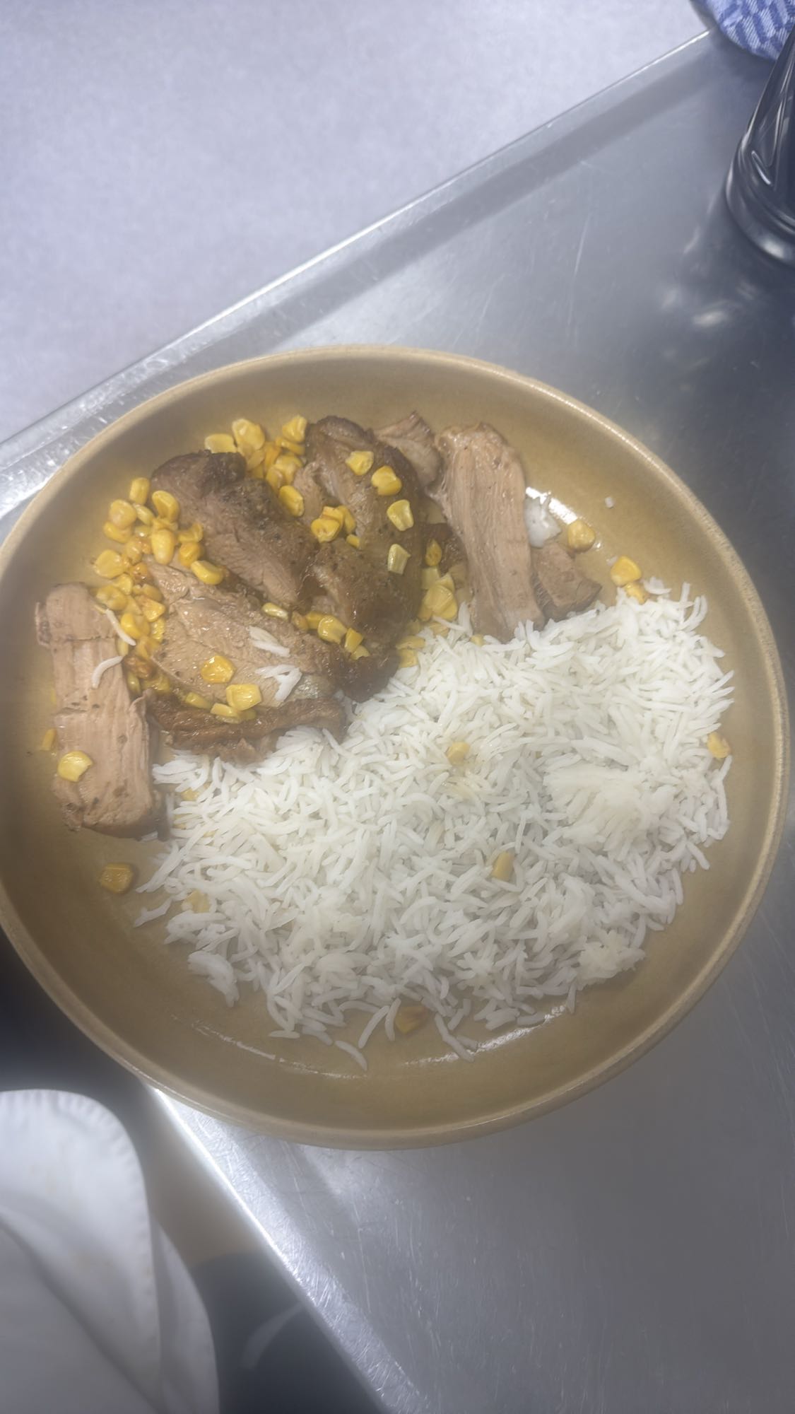 Ris med kött och majs