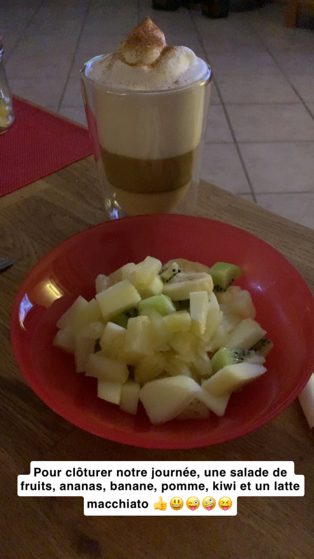 Salade de fruits et latte