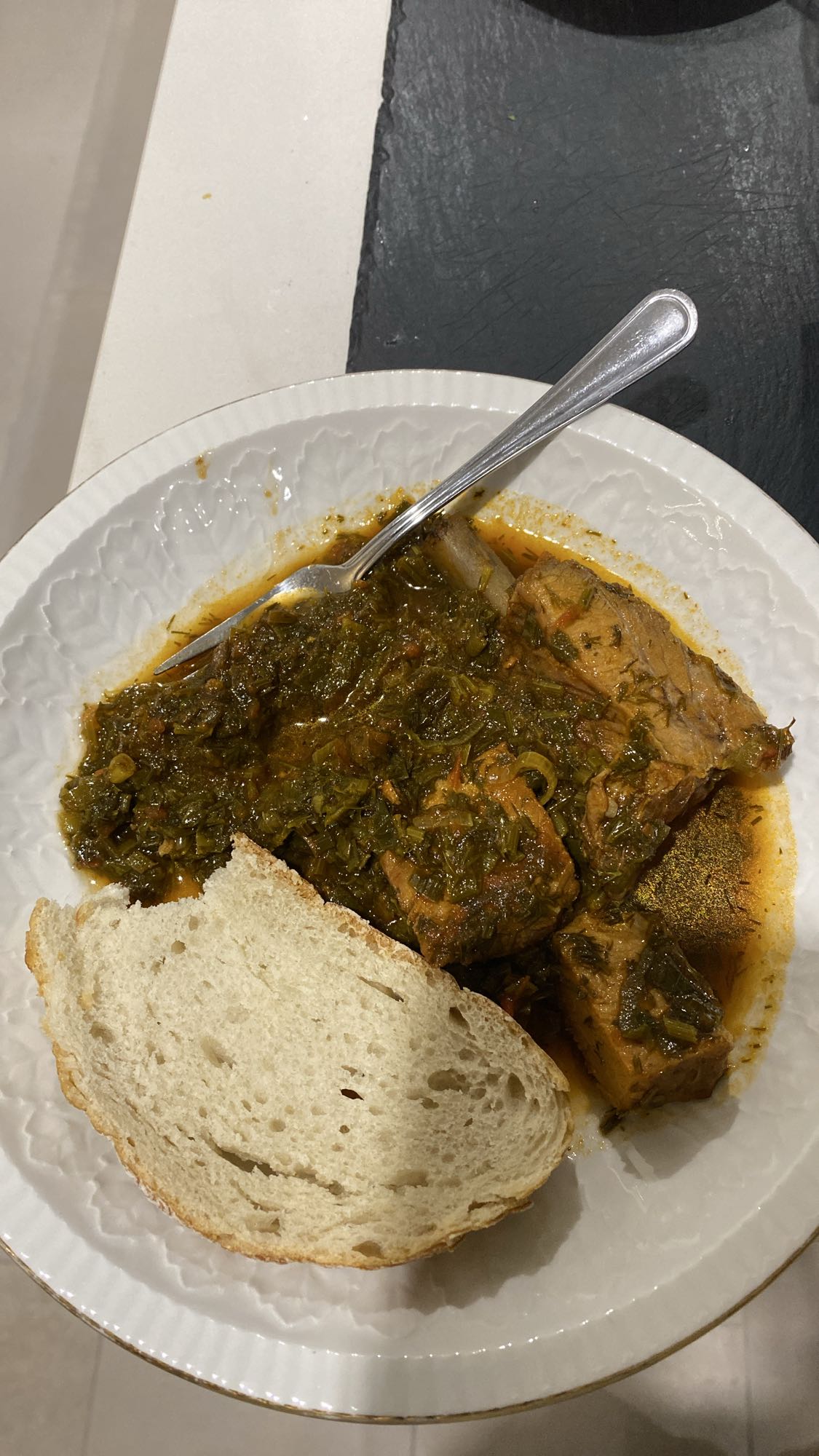 Tocană cu carne și pâine