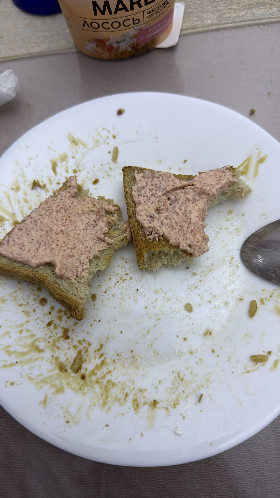 Тост с лососевым паштетом