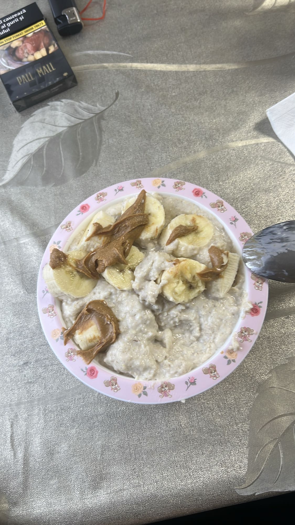 Terci ovăz cu banană și unt arahide