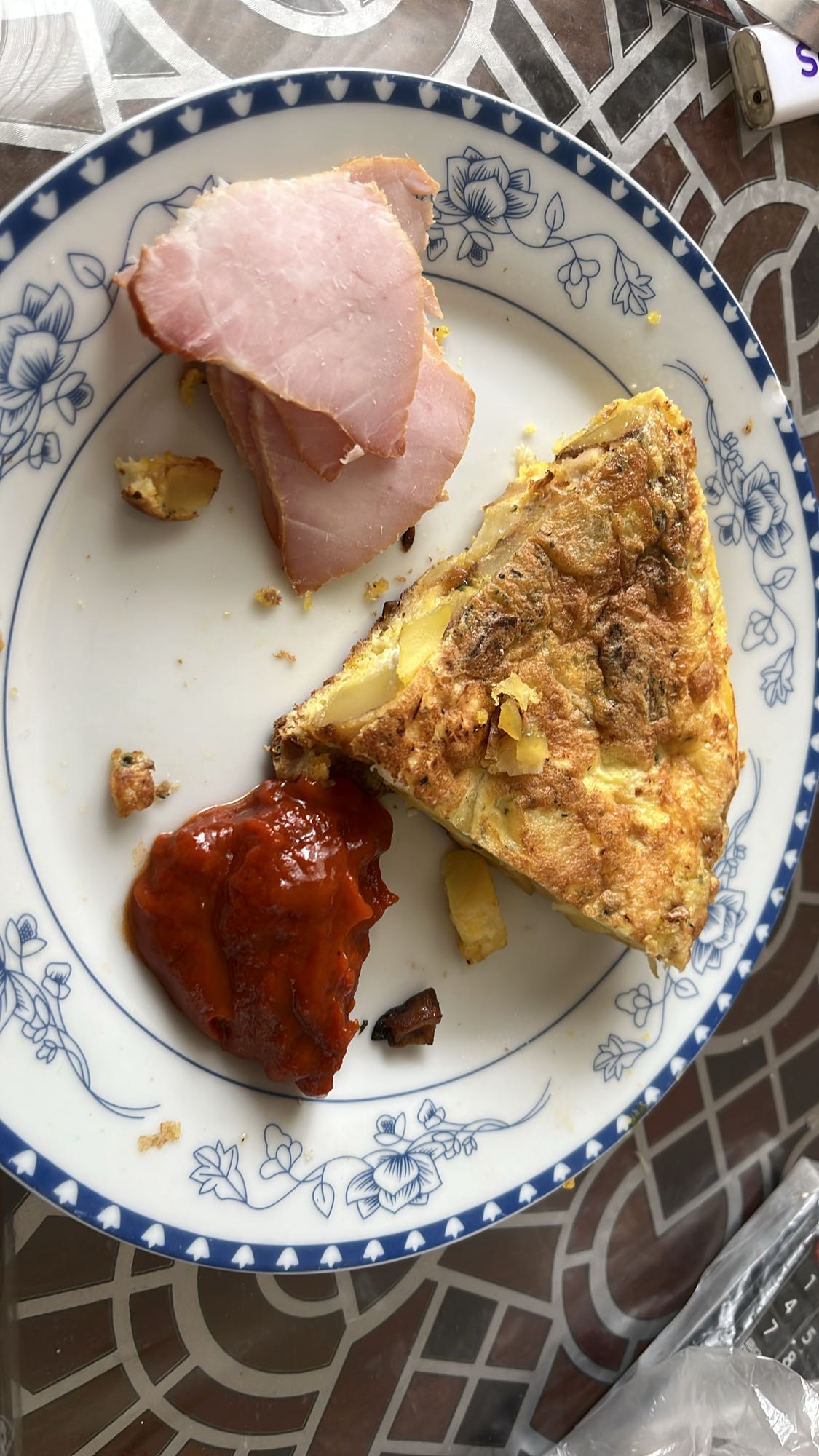 Омлет с шунка и кетчуп