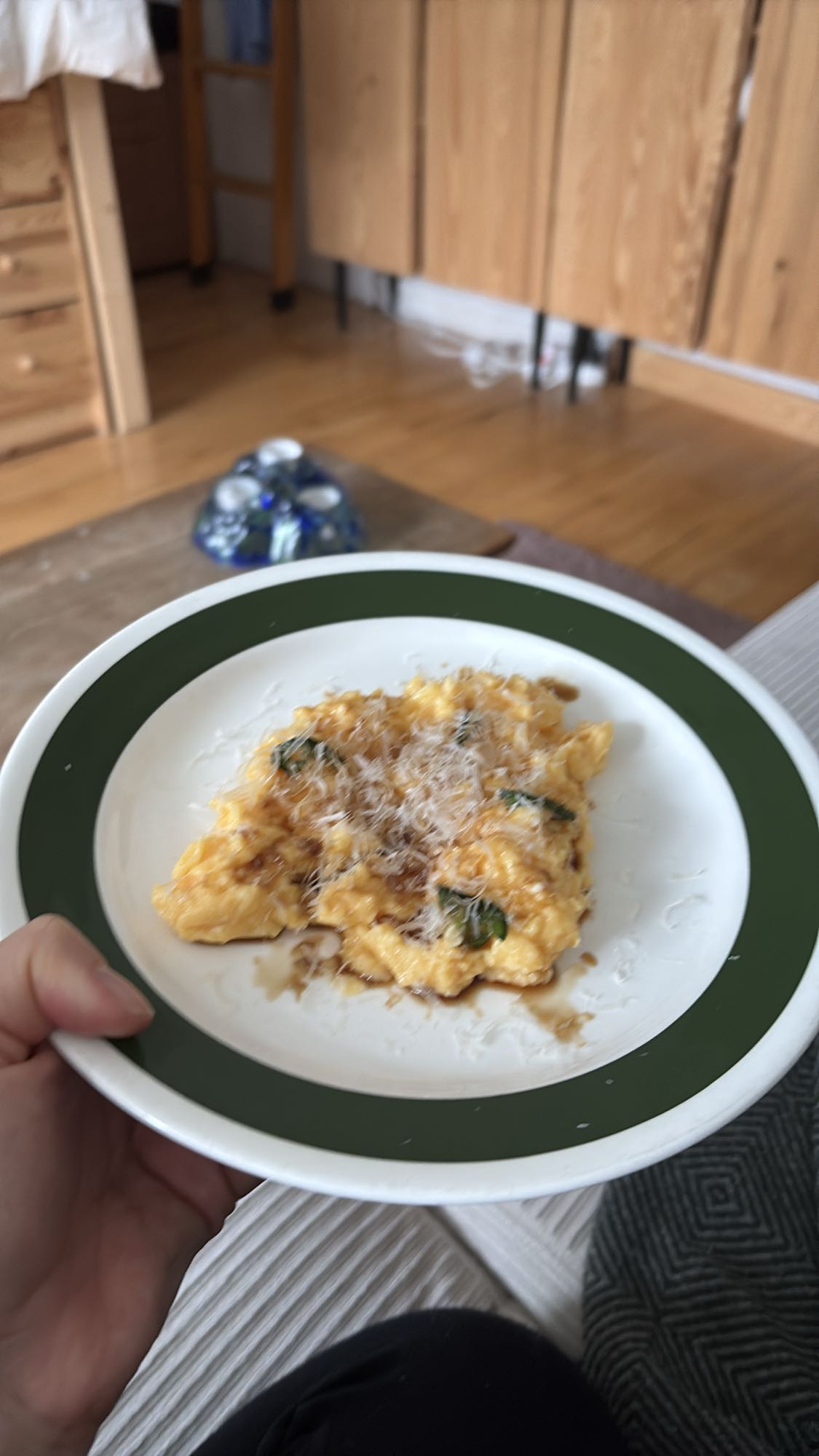 Krämig äggröra med ost