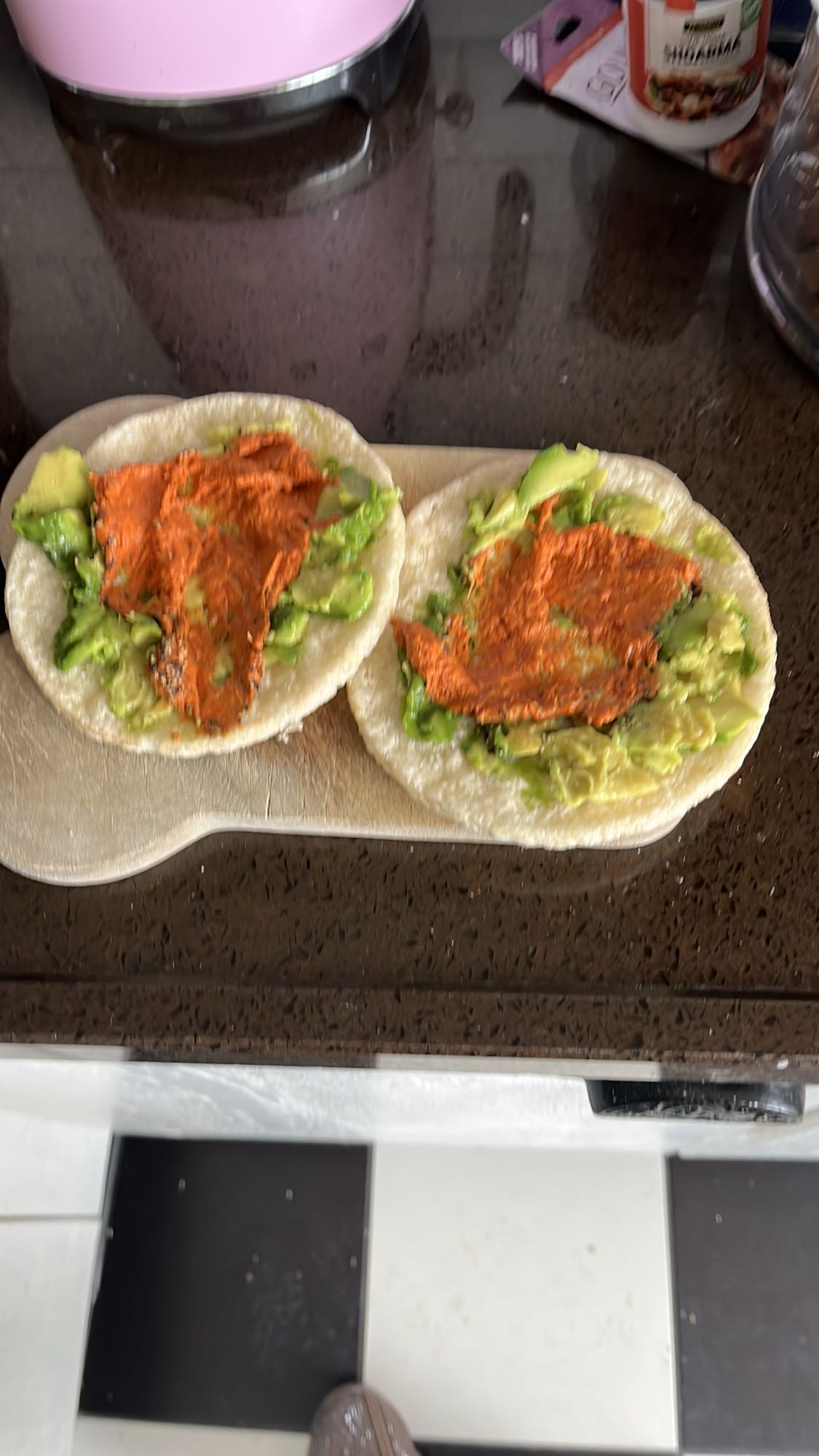 Pita met kip en avocado