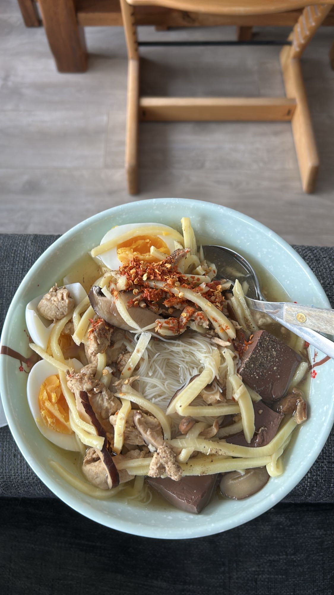 Risnudelsuppe med egg