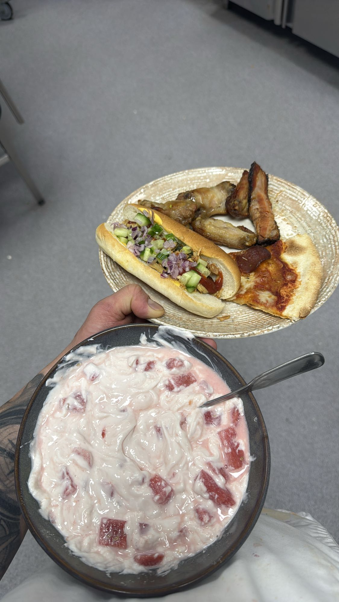 Blandad snabbmatstallrik