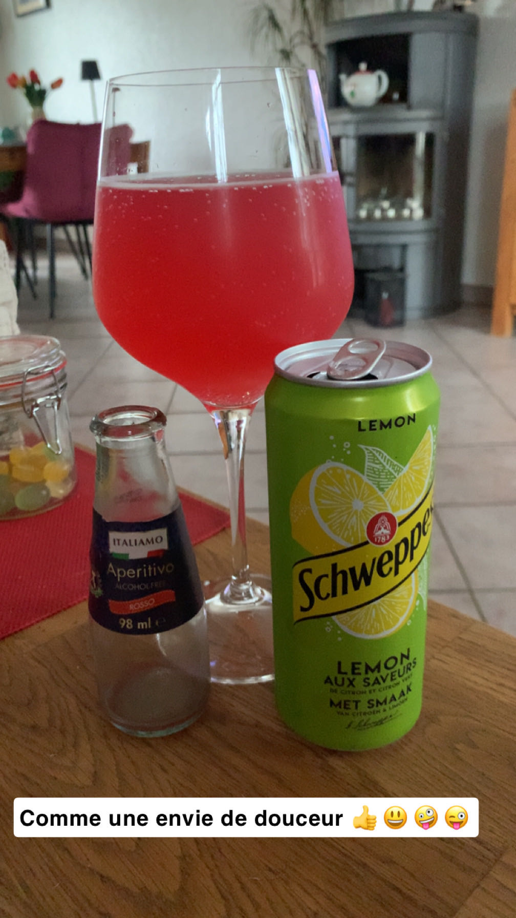 Cocktail sans alcool citron-rosso