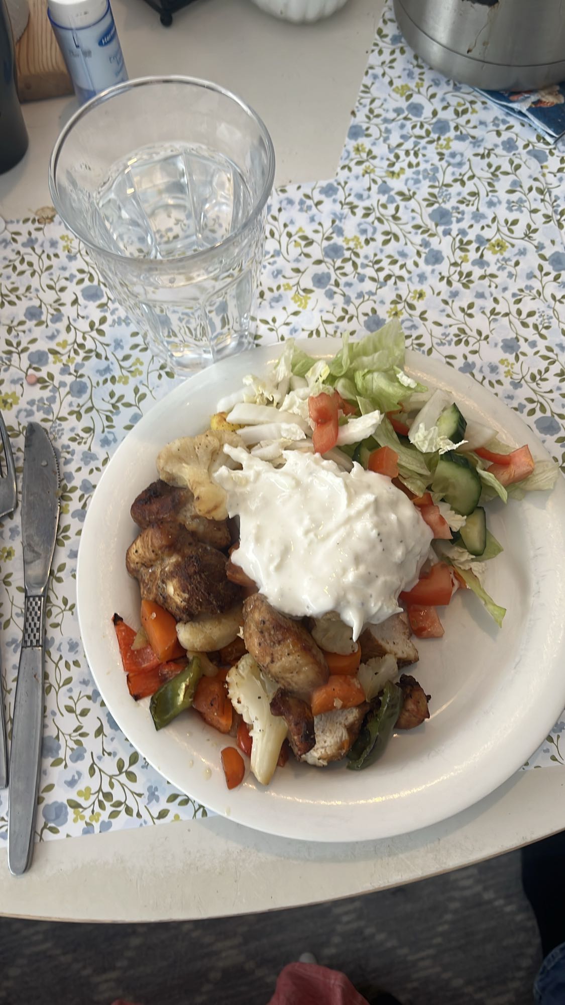 Kyckling med grönsaker och sås