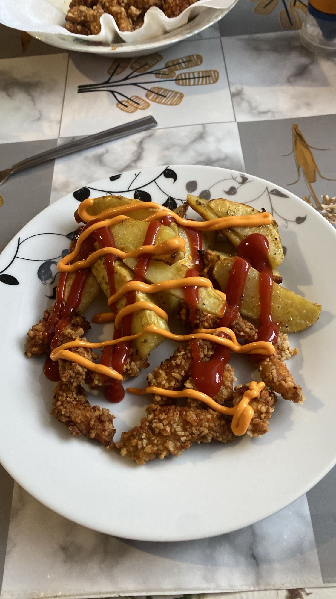 Kurczak panierowany z frytkami