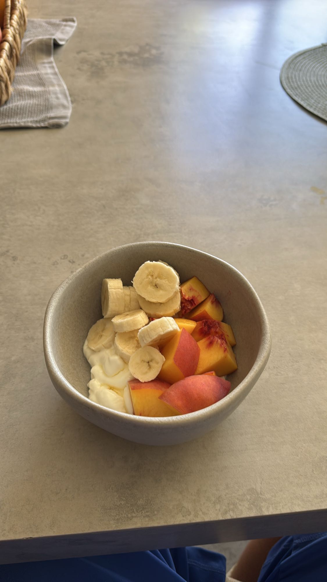 yogur con plátano y durazno