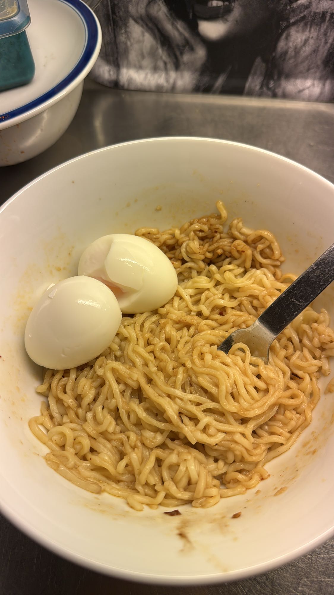 Nudlar med kokta ägg