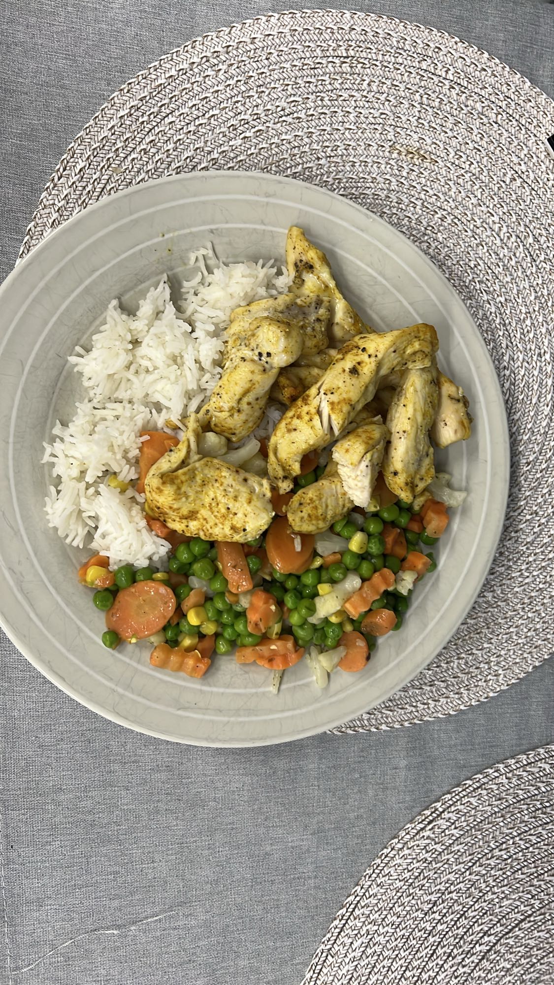 Kurczak z ryżem i warzywami