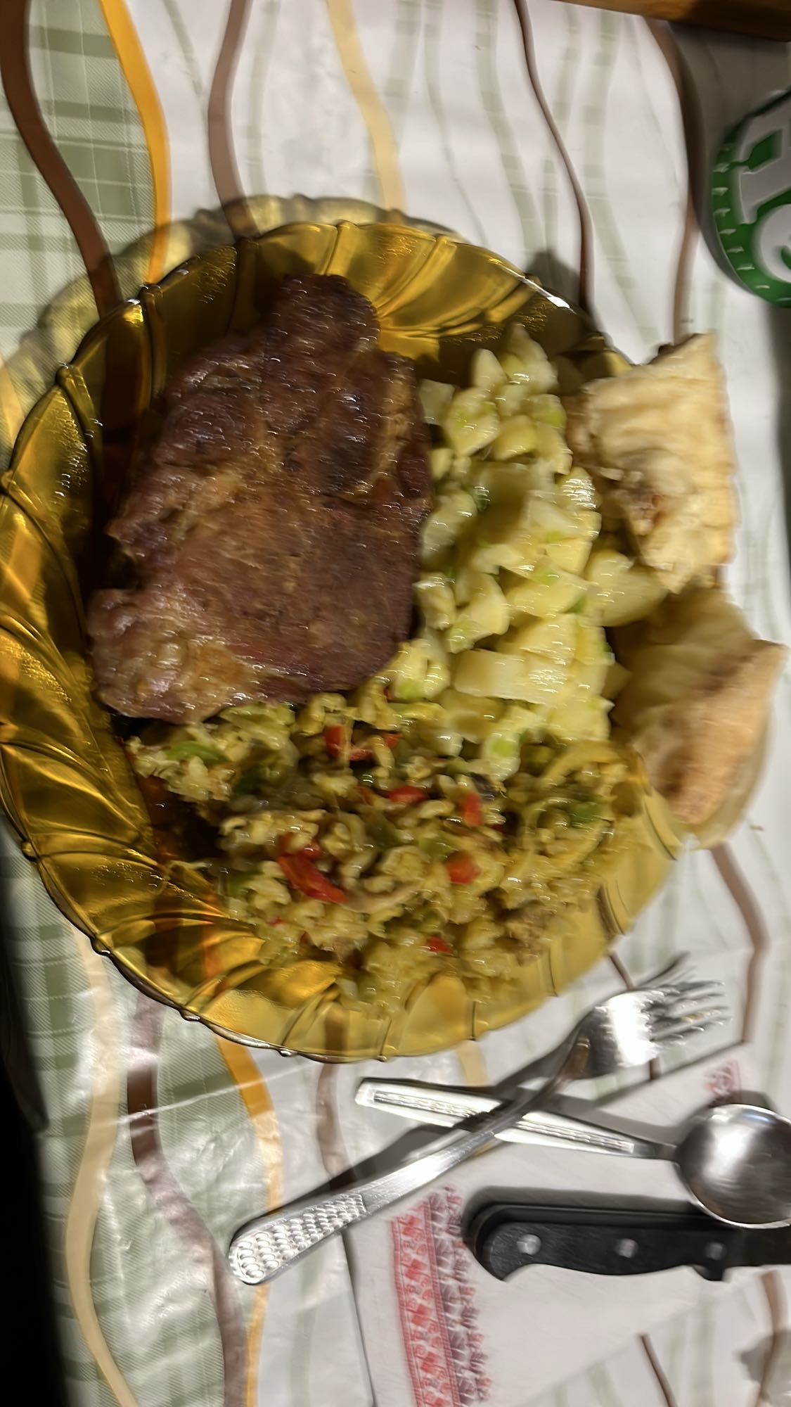 Печено месо със зеленчуци