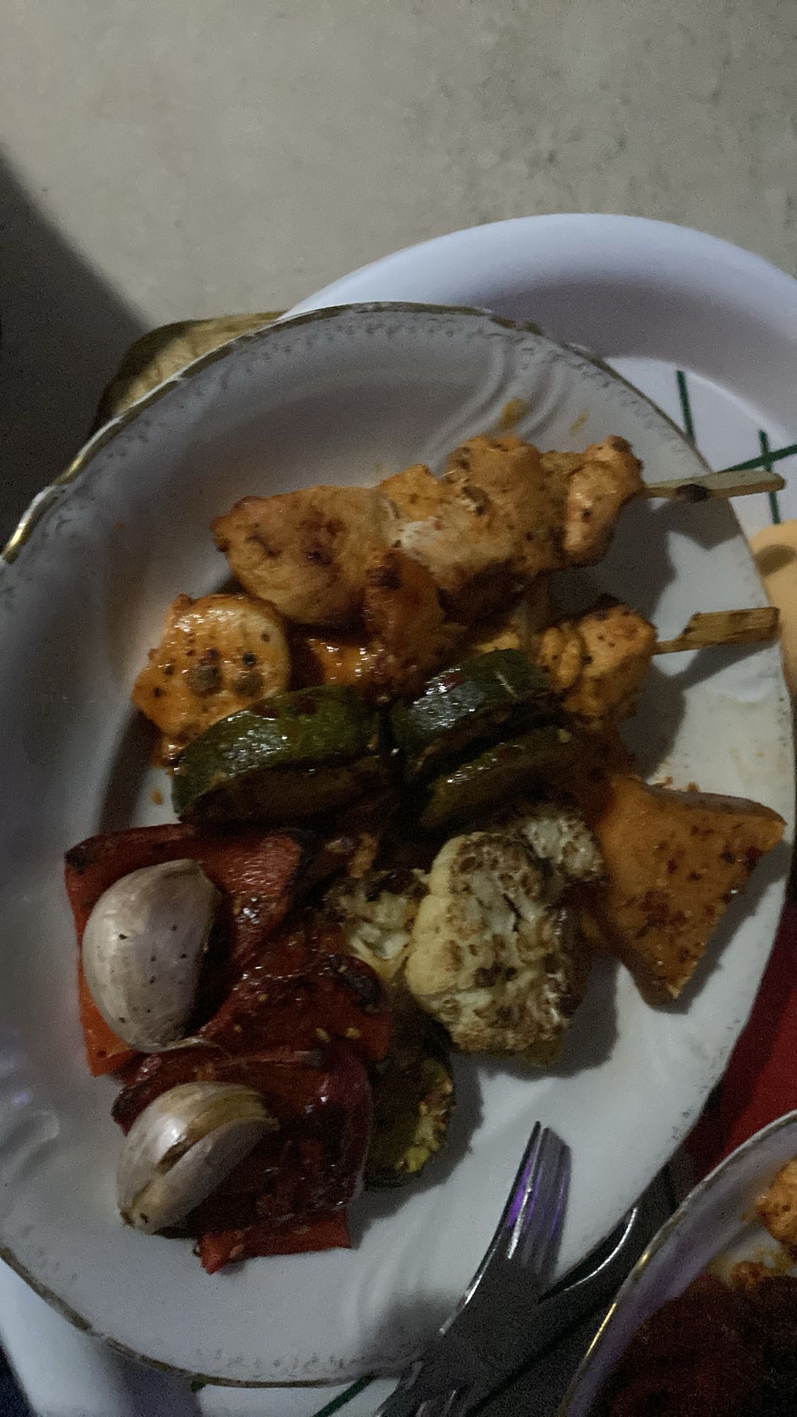 Kycklingspett med grillade grönsaker