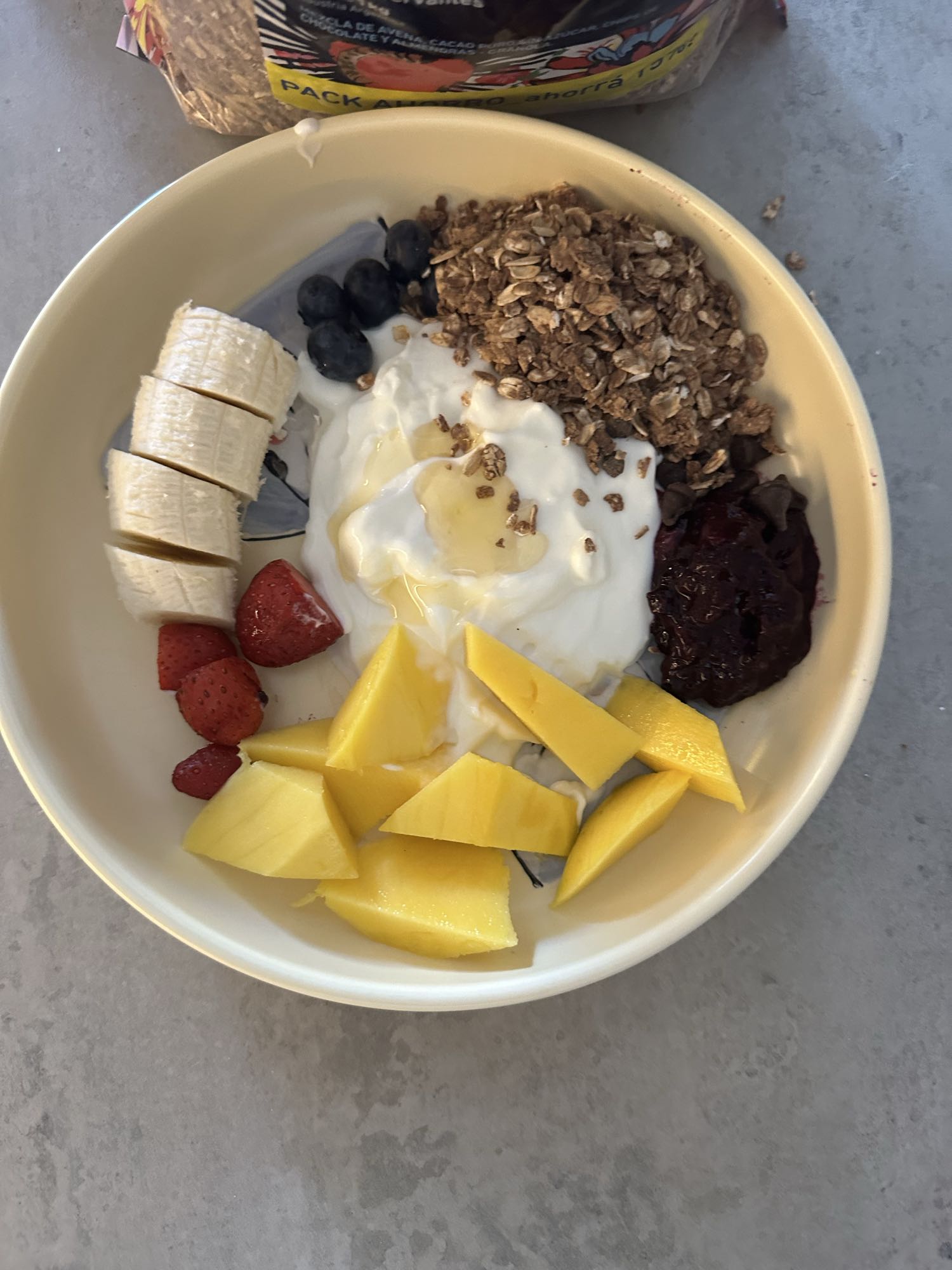 Bowl de yogur y frutas