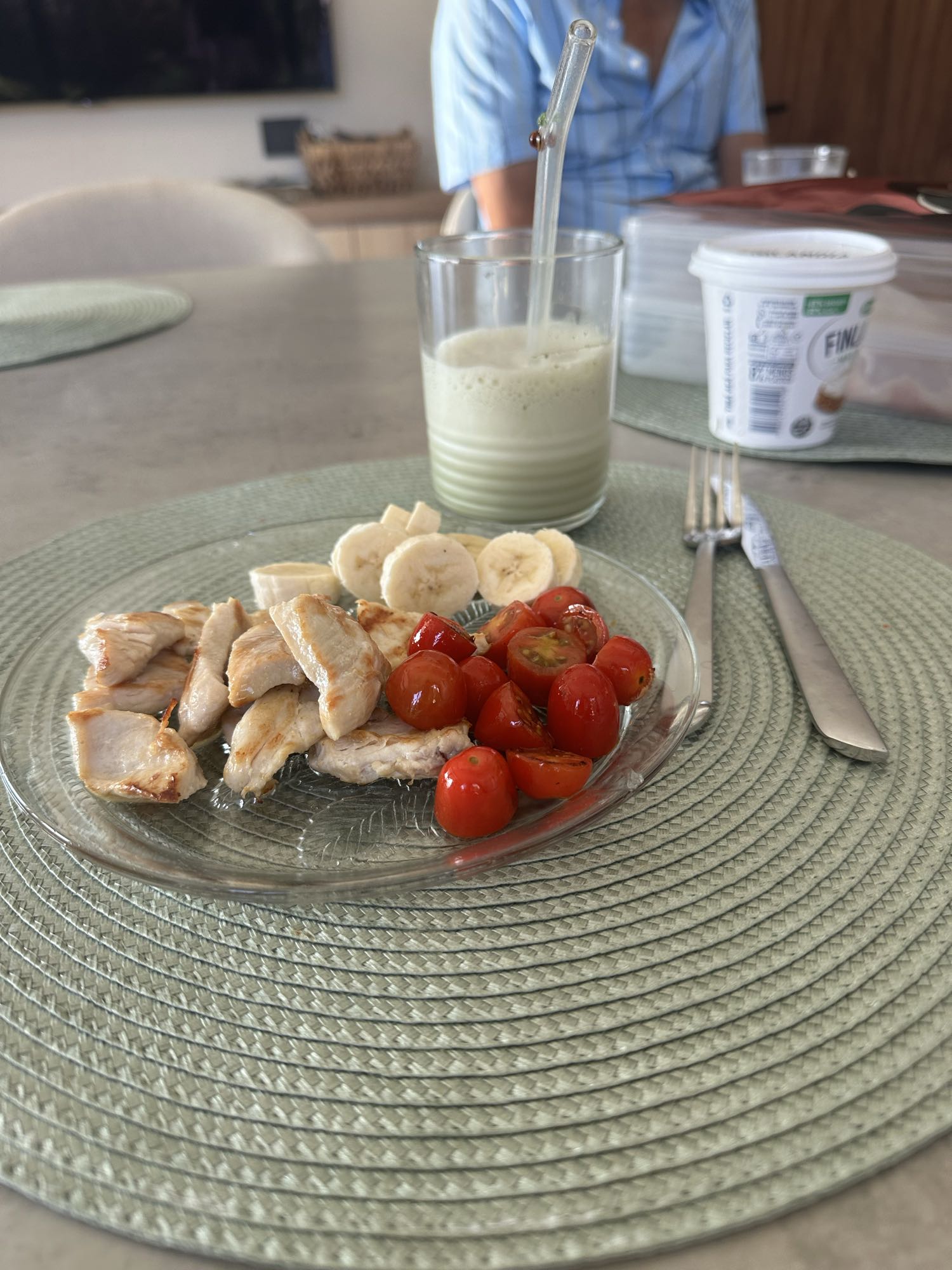 Pollo, plátano y batido verde