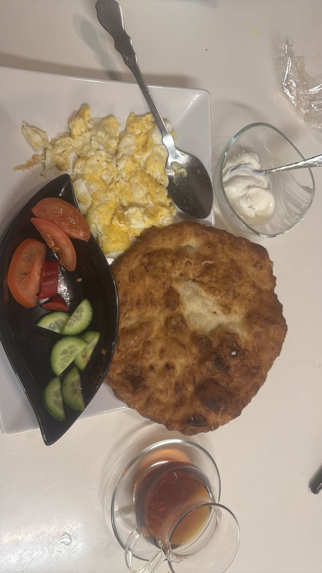 Frukost med ägg och bröd