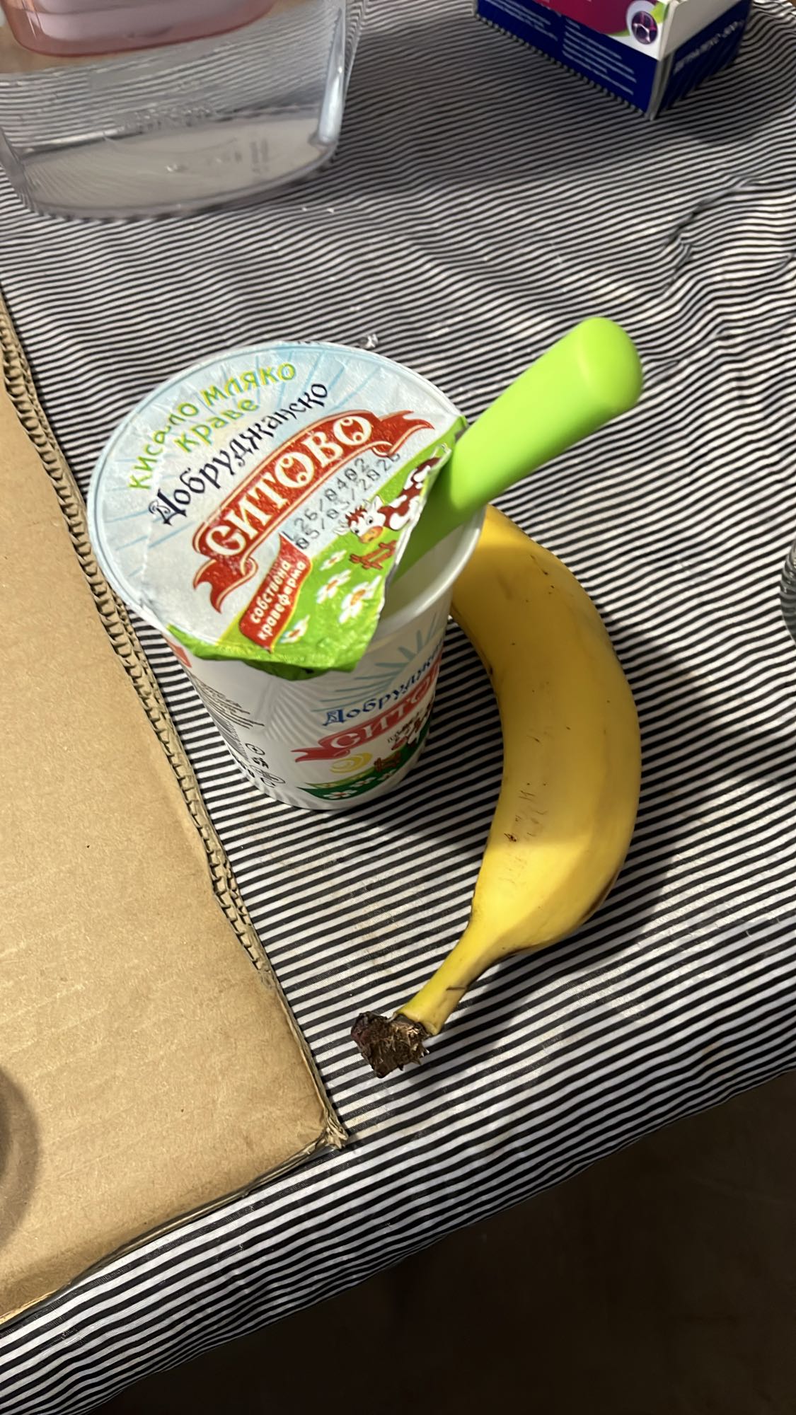 Банан и кисело мляко