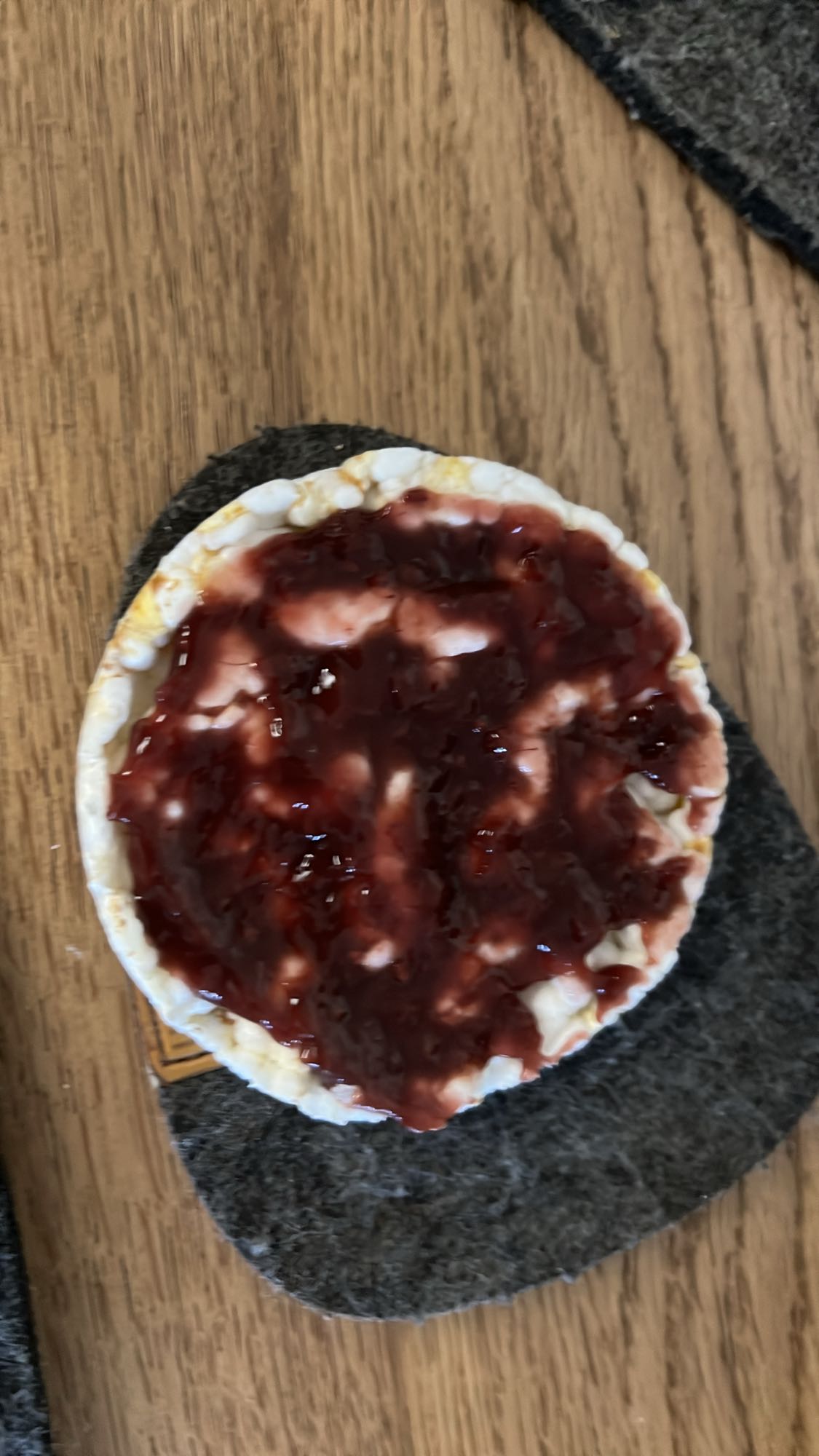 Reiswaffel mit Marmelade