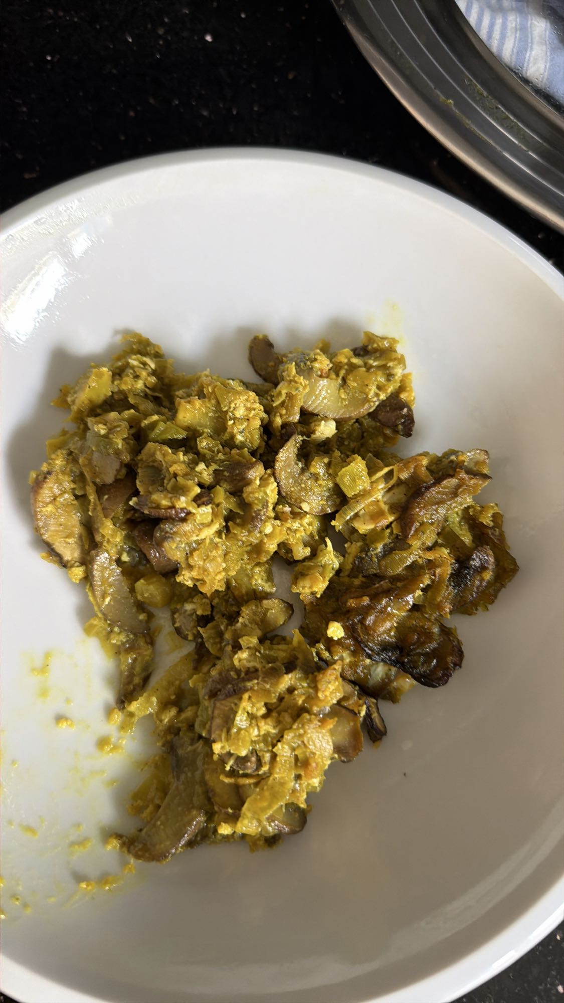 Gebratene Pilze mit Ei