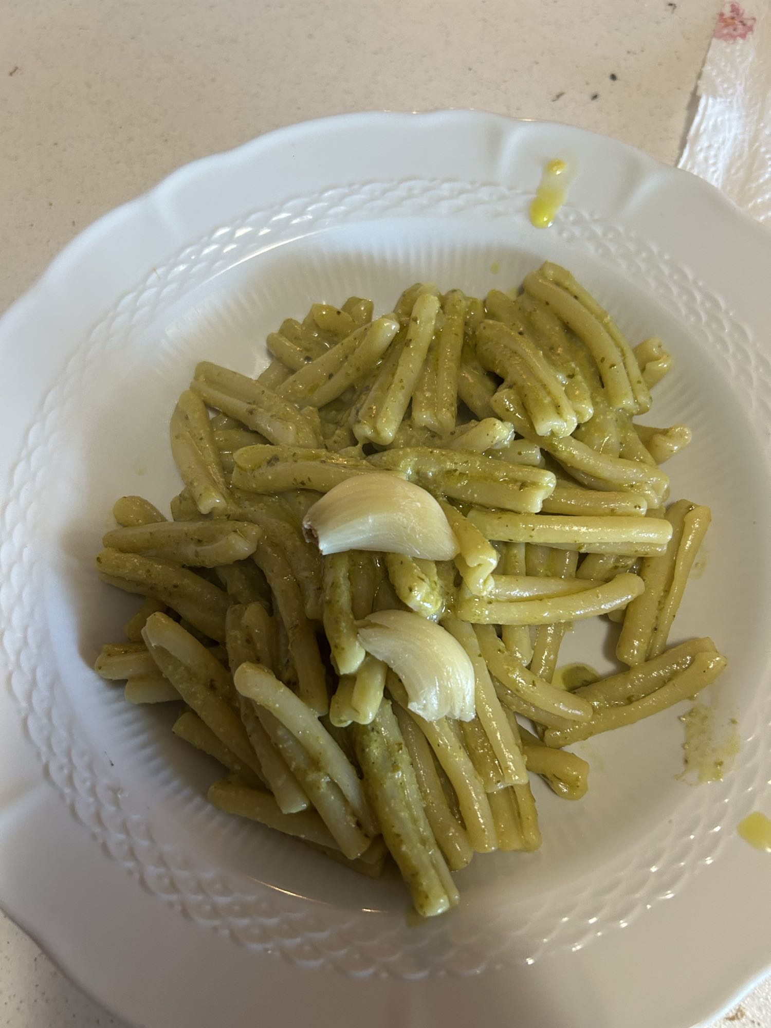 Pesto makarna ve sarımsak