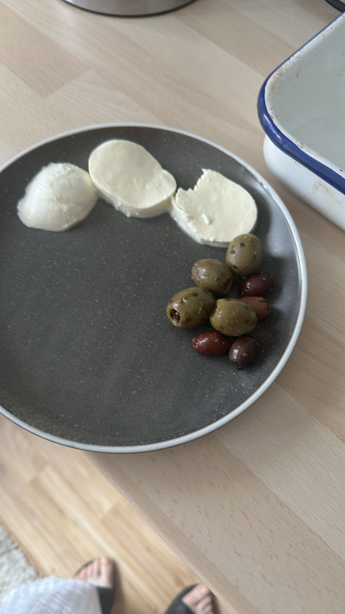 Peynir ve Zeytin Tabağı