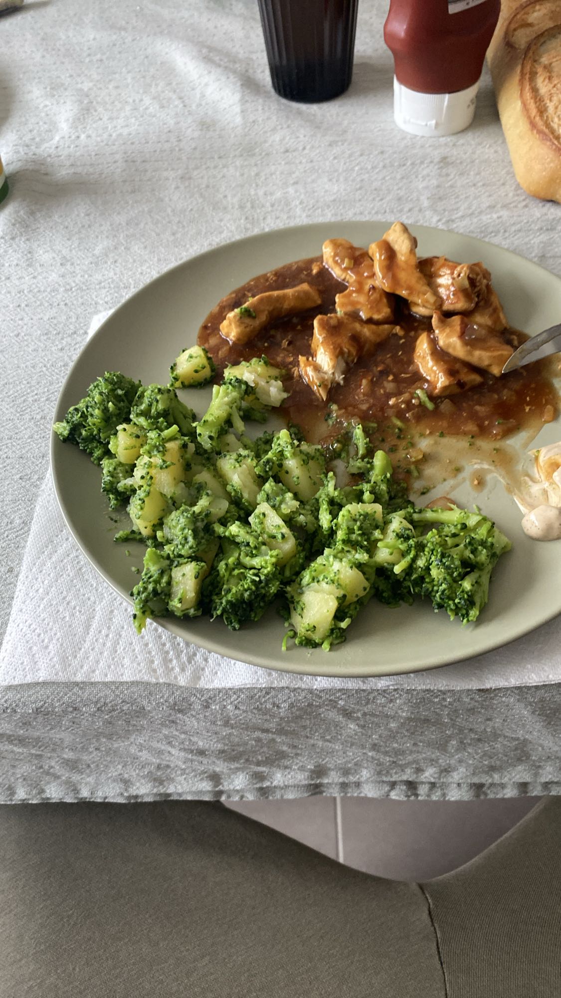 Poulet sauce et légumes