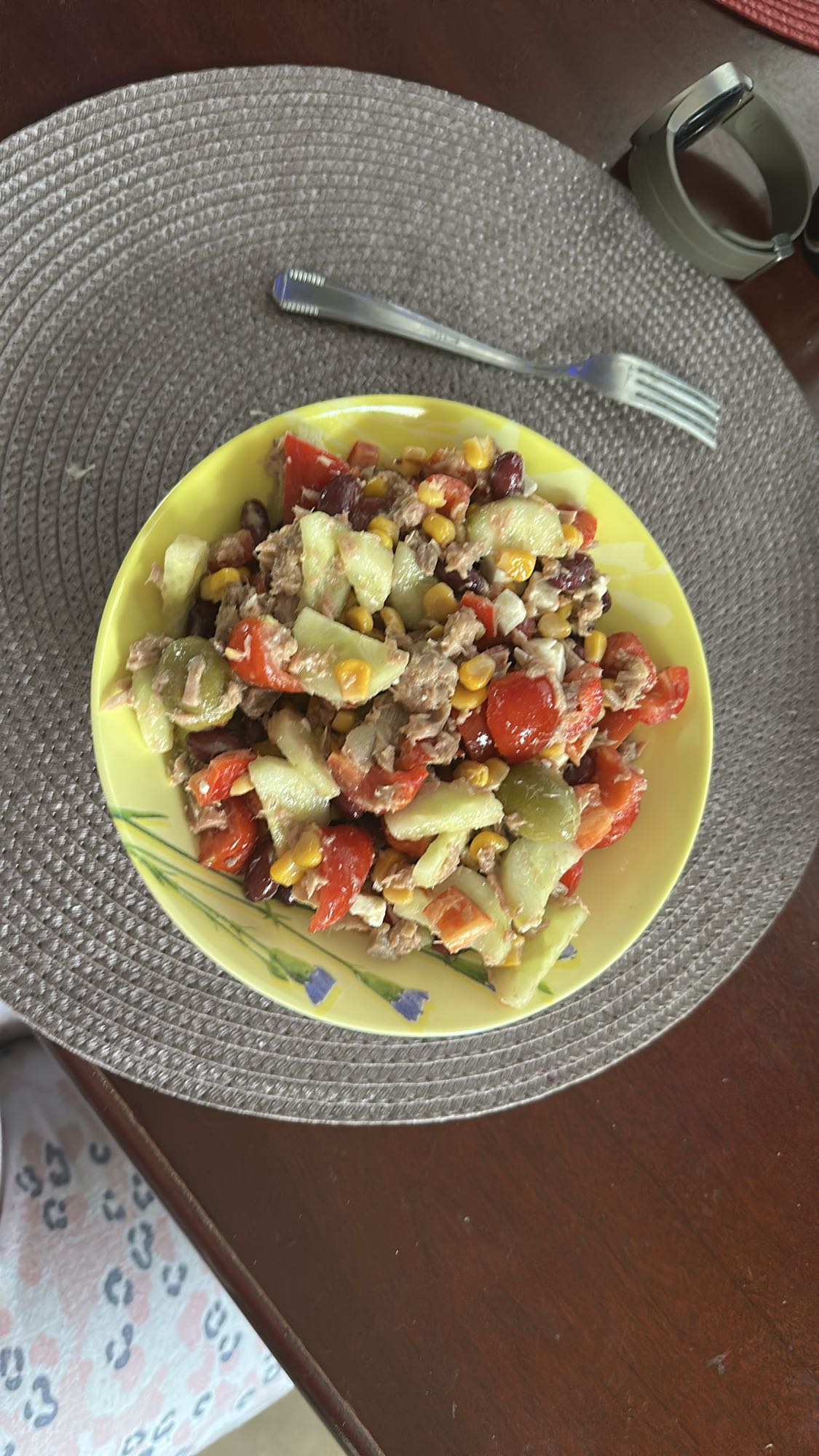 Salată cu ton și legume