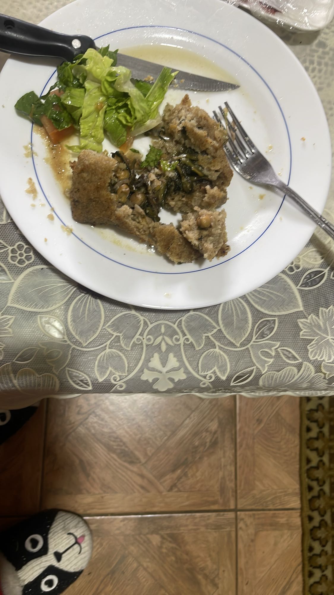 Stuffed kibbeh with salad