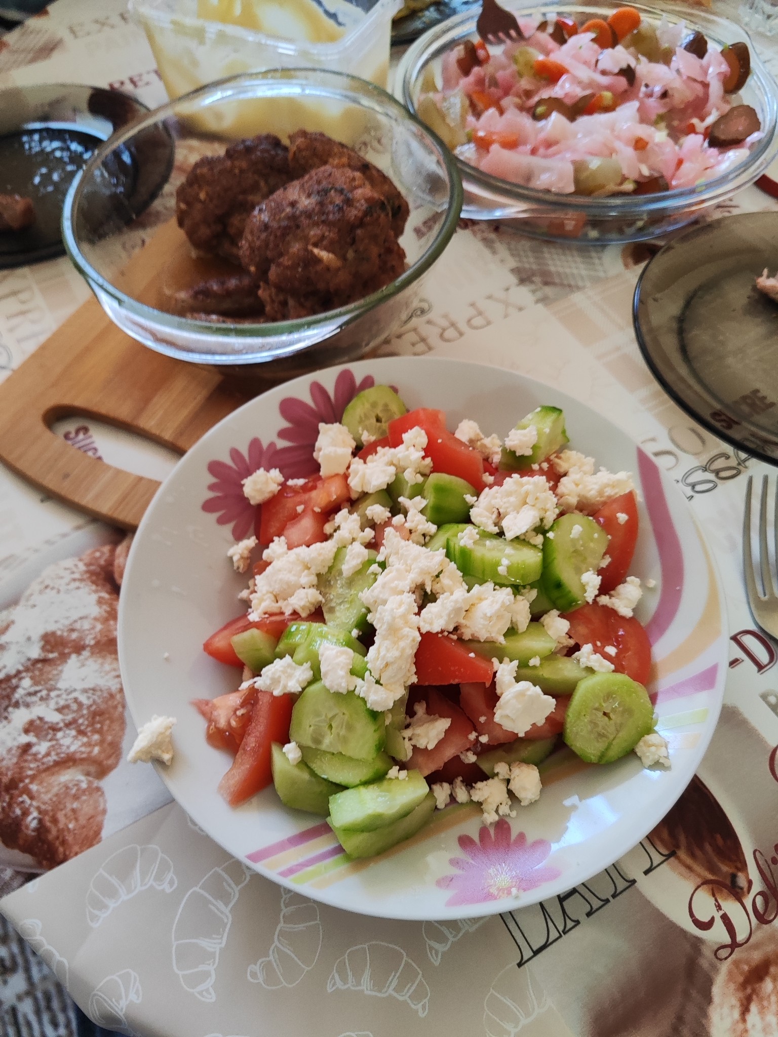 Fresh veggie salad with cheese
