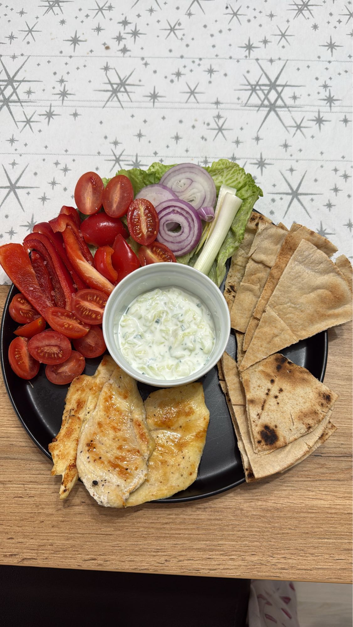 Pui cu legume și lipie