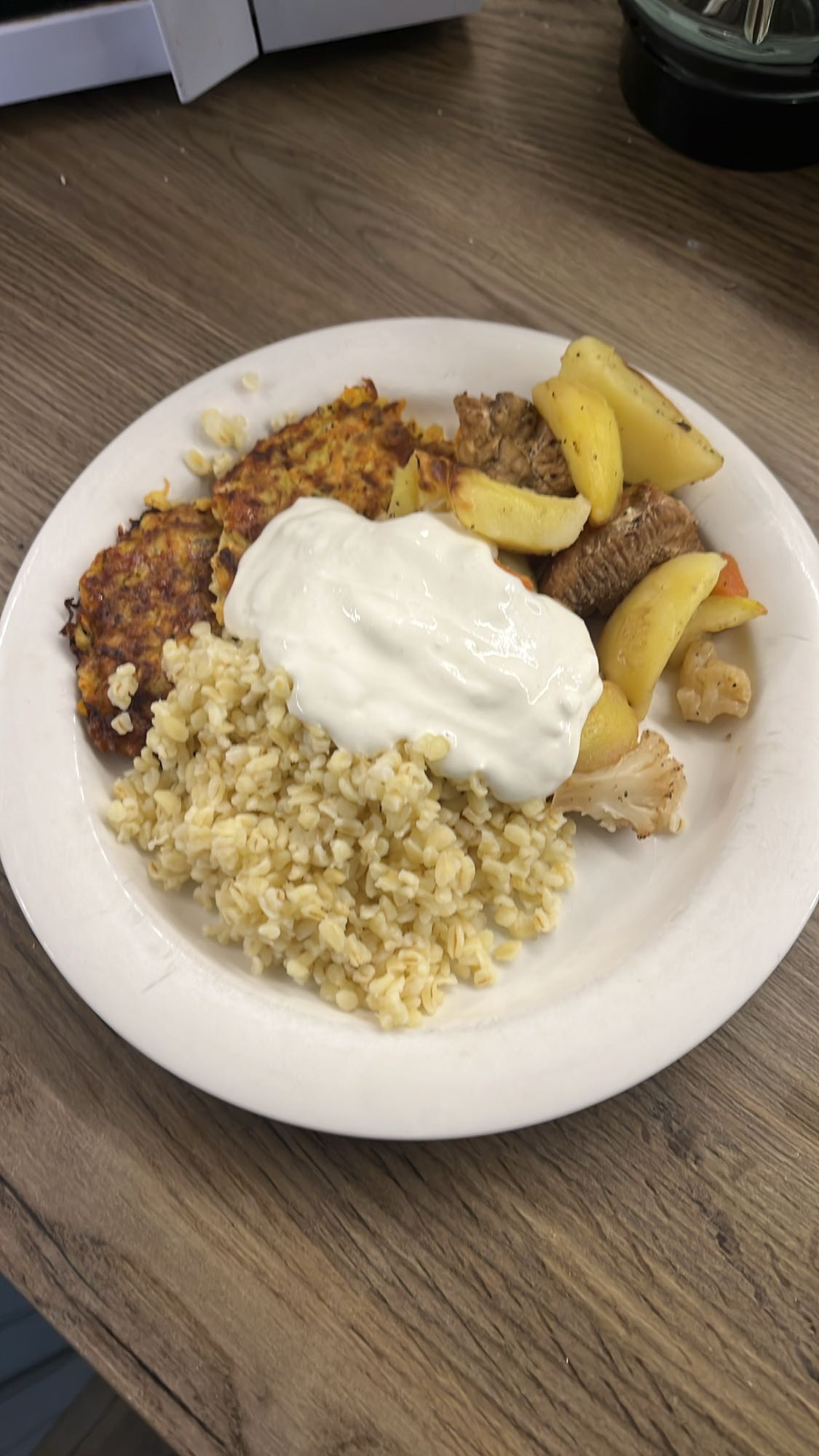 Bulgur med grönsaksbiffar