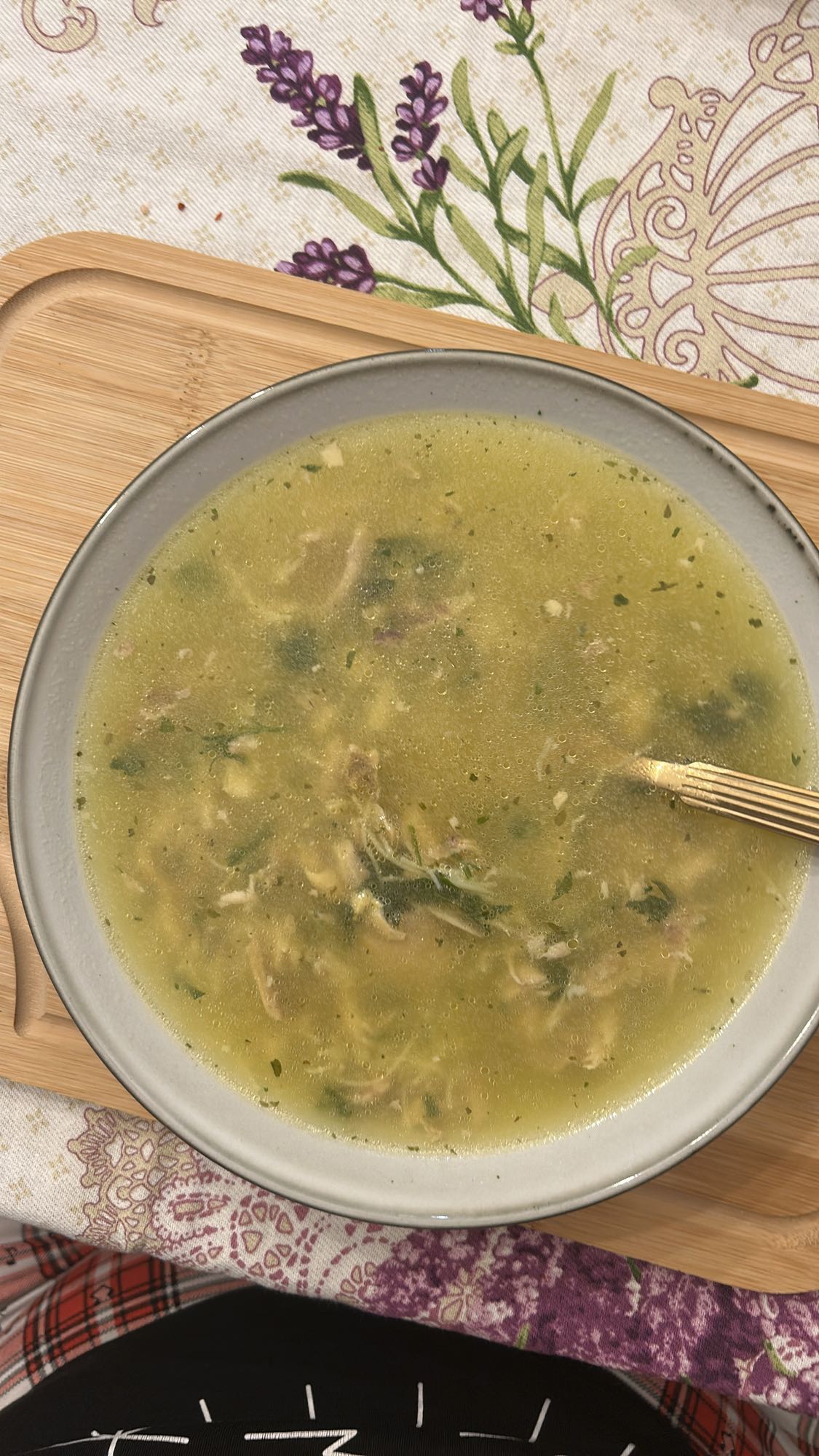 Supă de pui cu verdeață