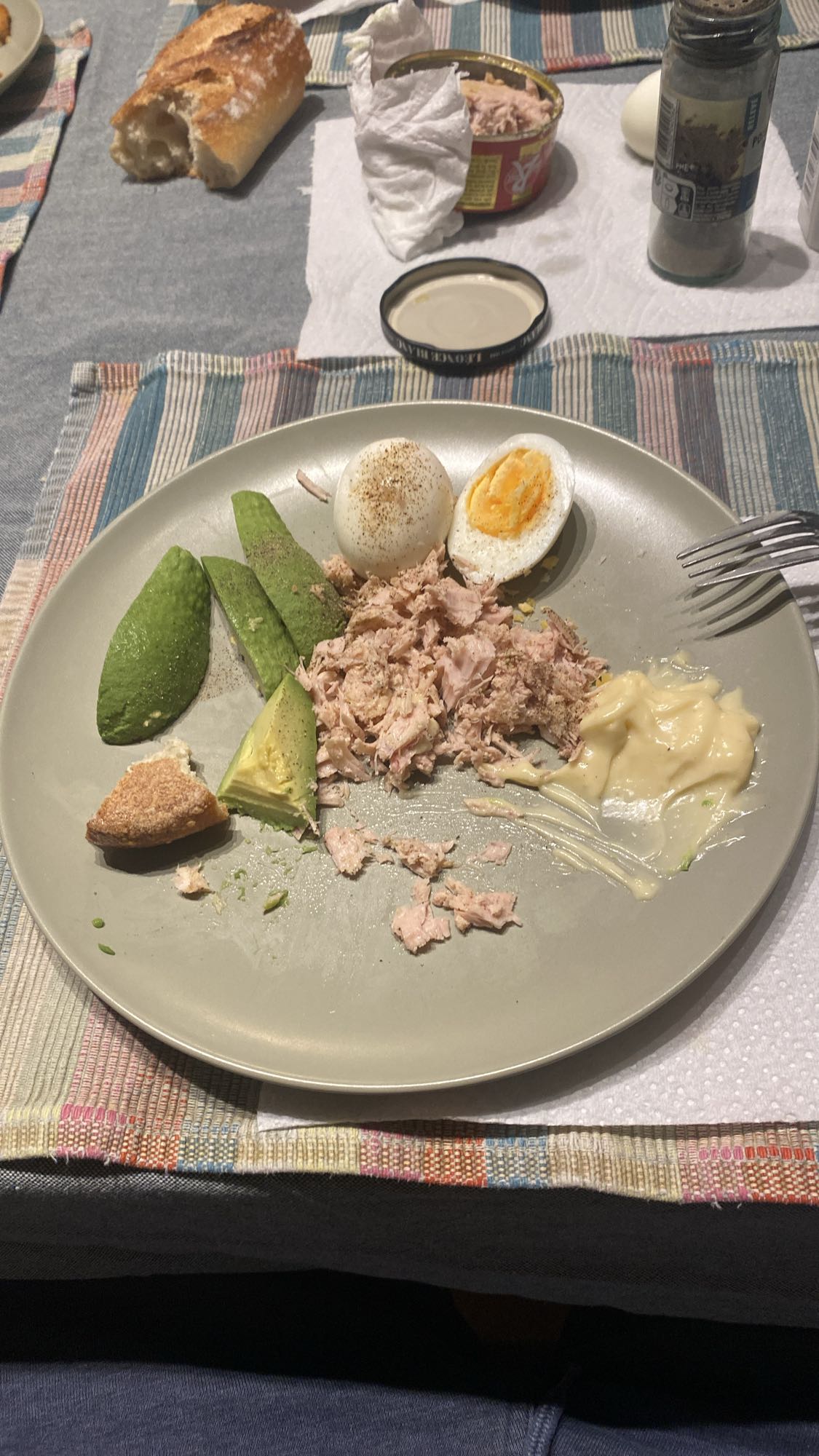 Assiette thon avocat œuf
