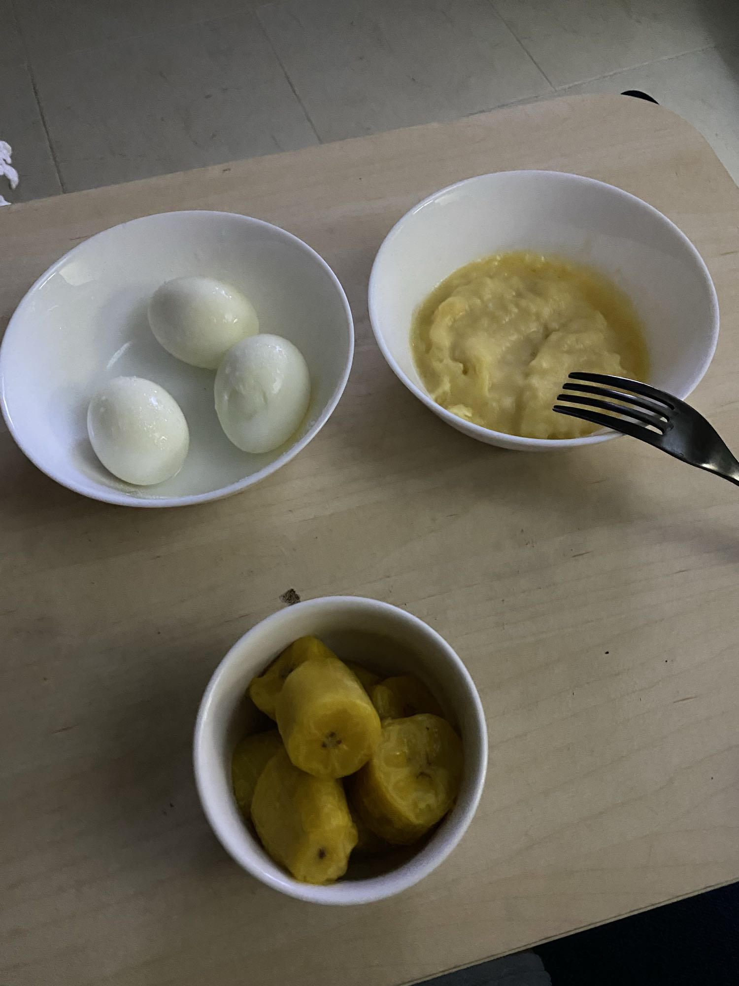 Huevos, plátano y puré