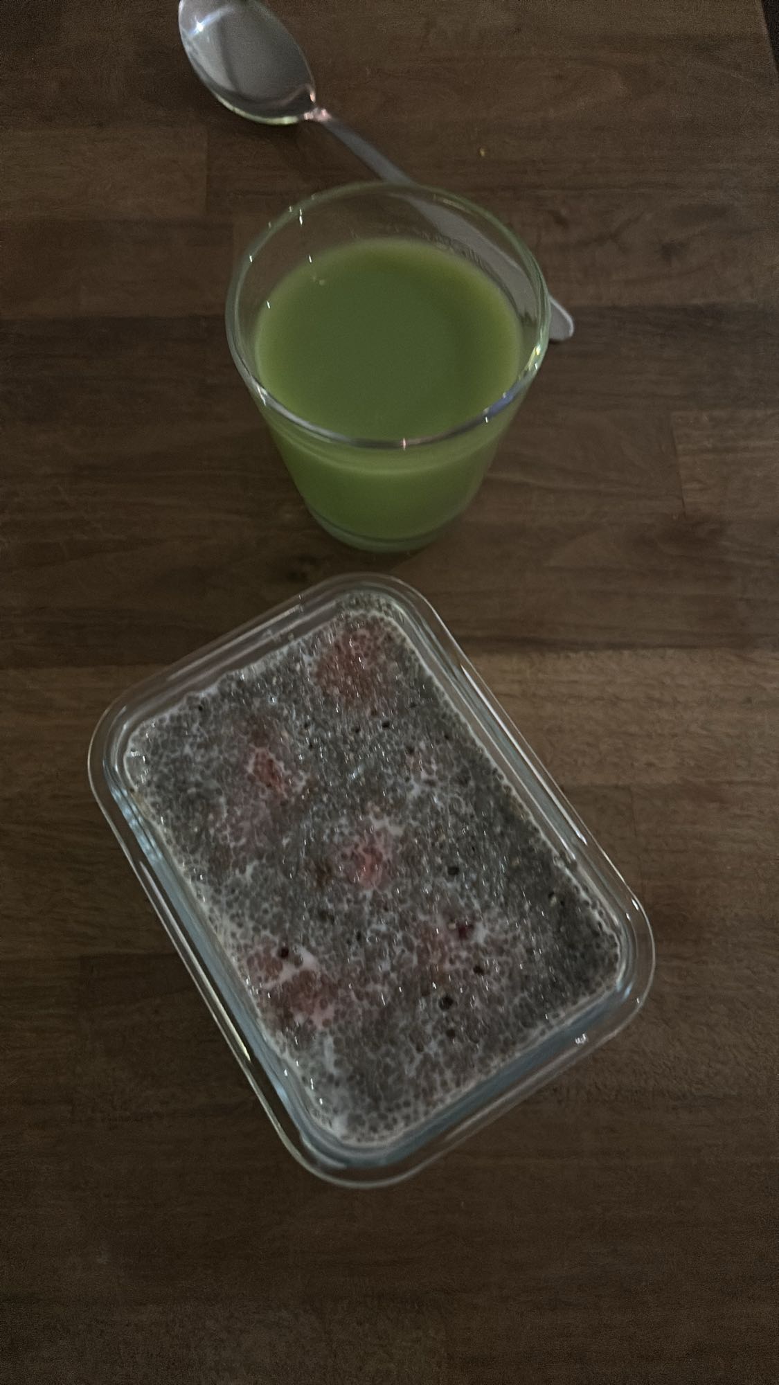 Chiapudding med bär & juice