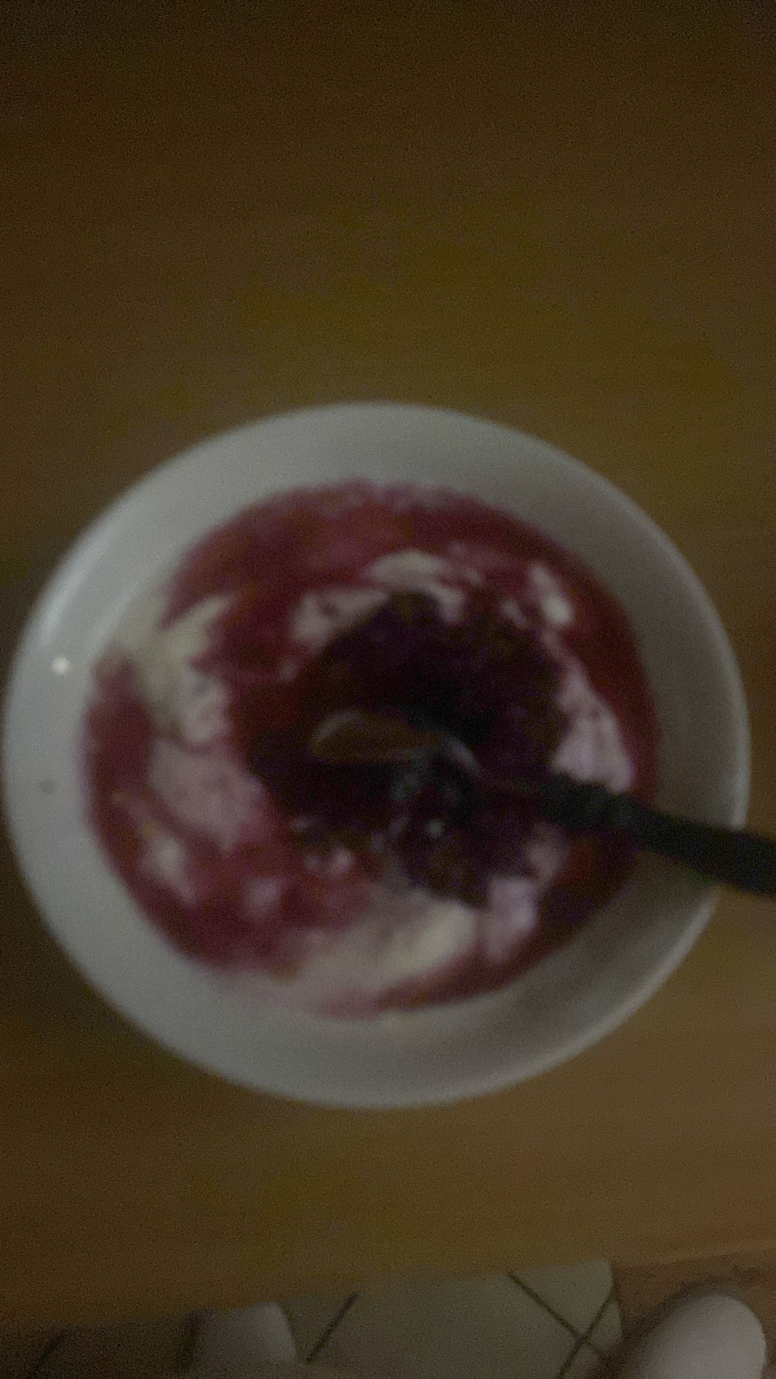 owsianka z jogurtem i owocami