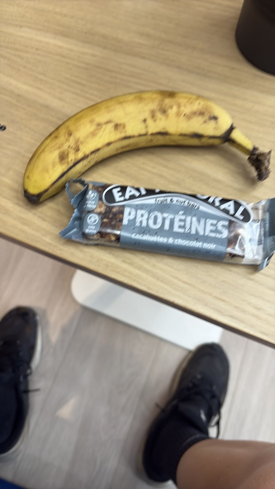 Banane et barre protéinée